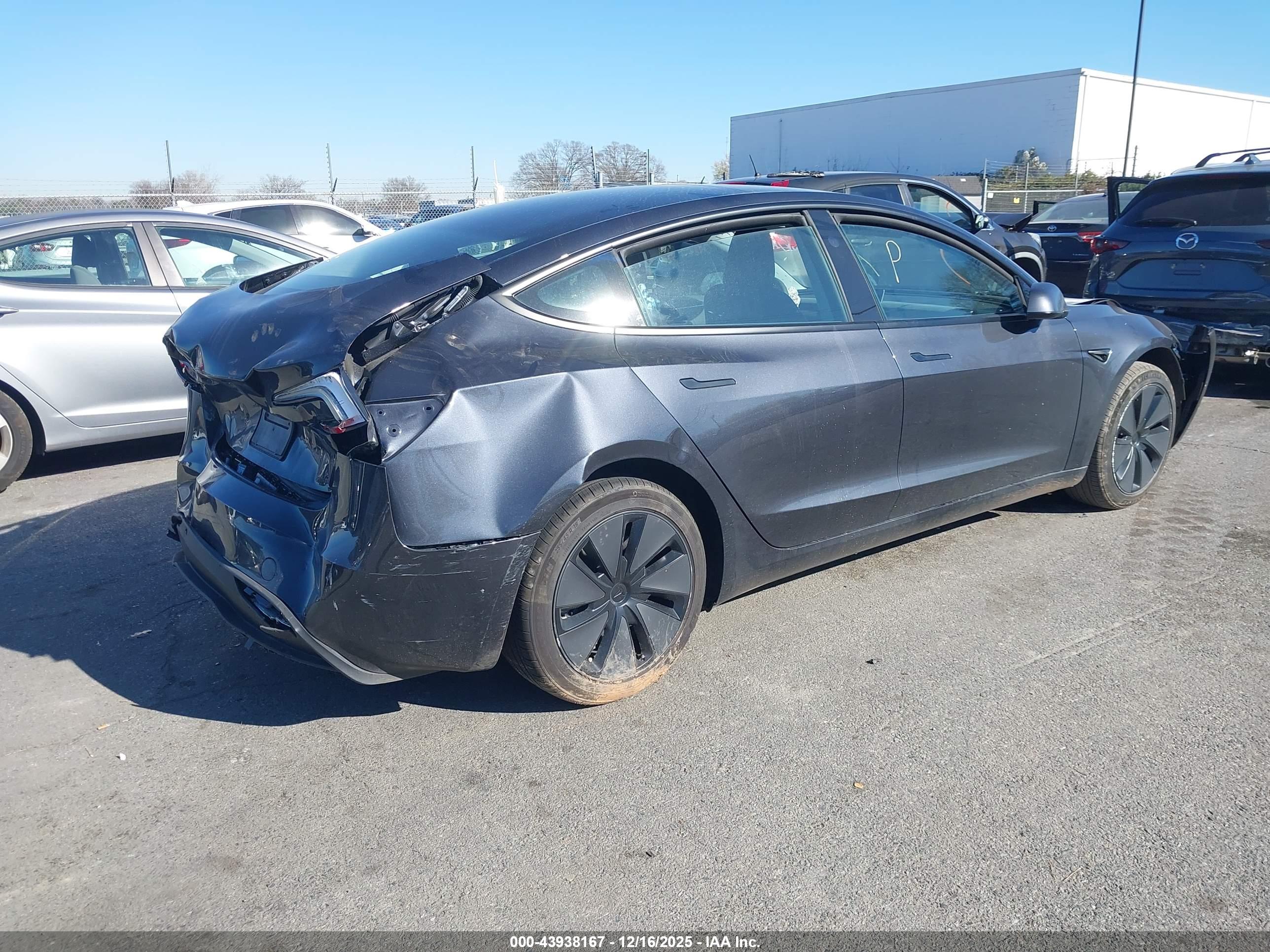 TESLA MODEL image 4