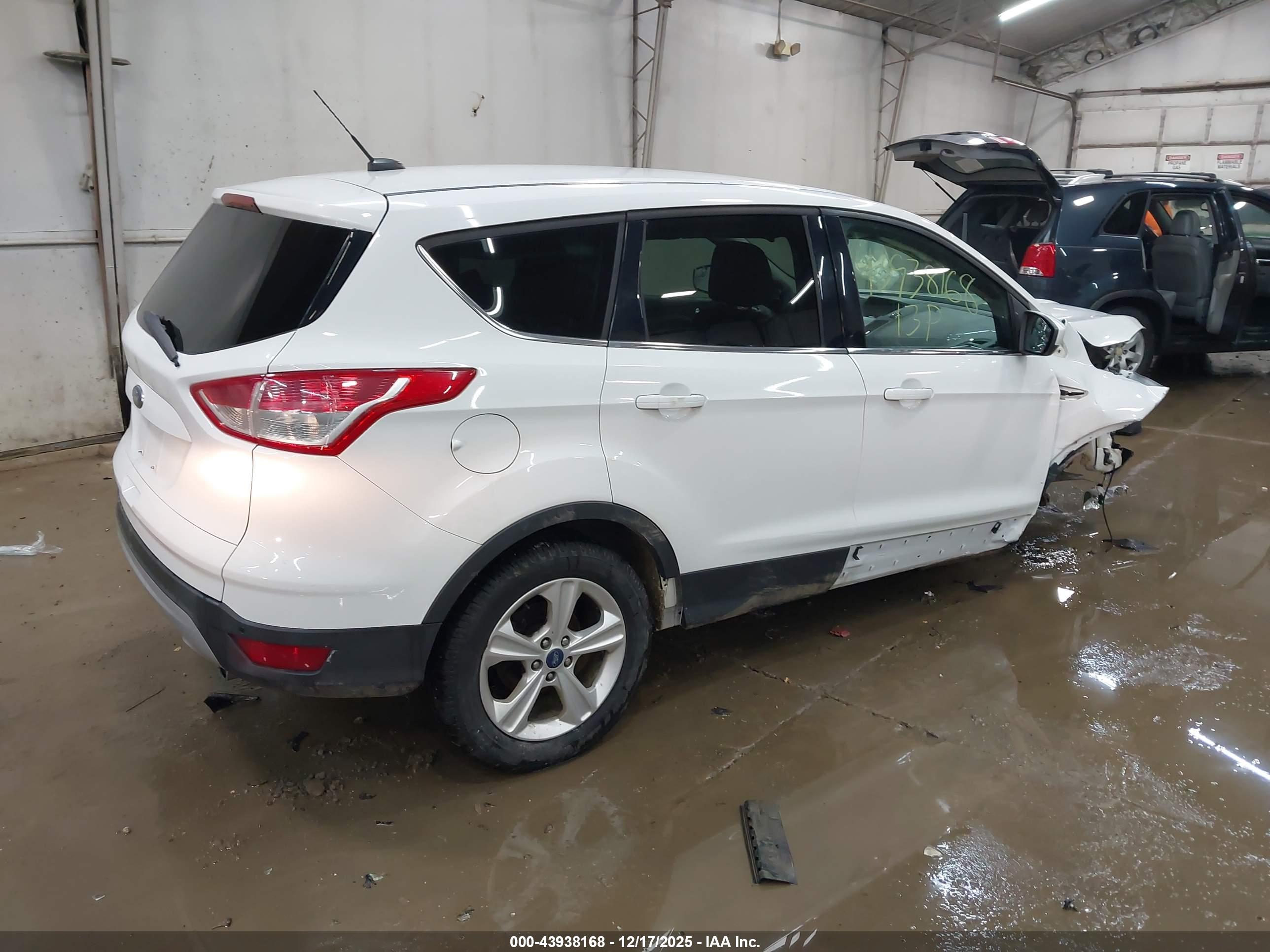 FORD ESCAPE image 4