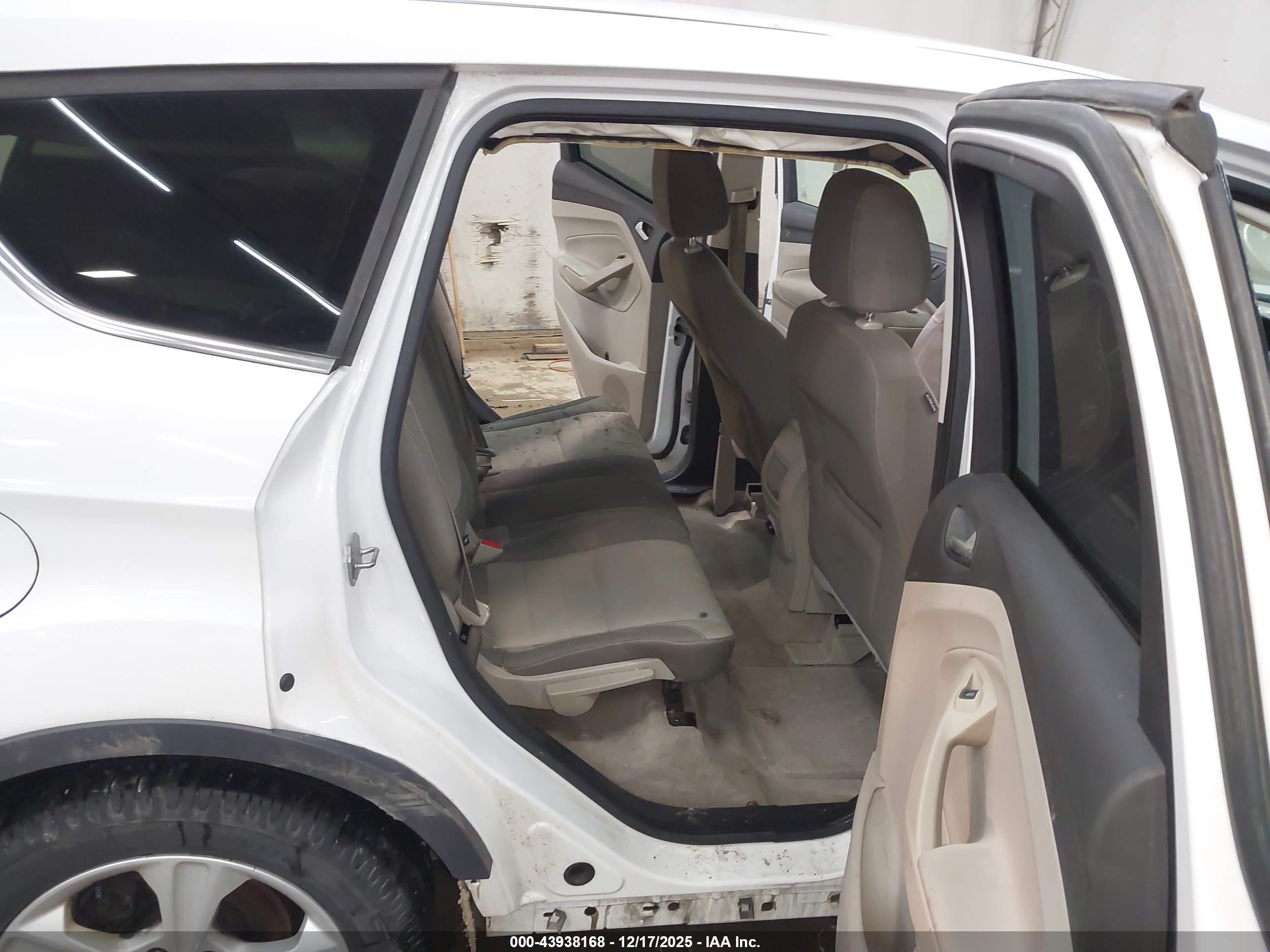 FORD ESCAPE image 8