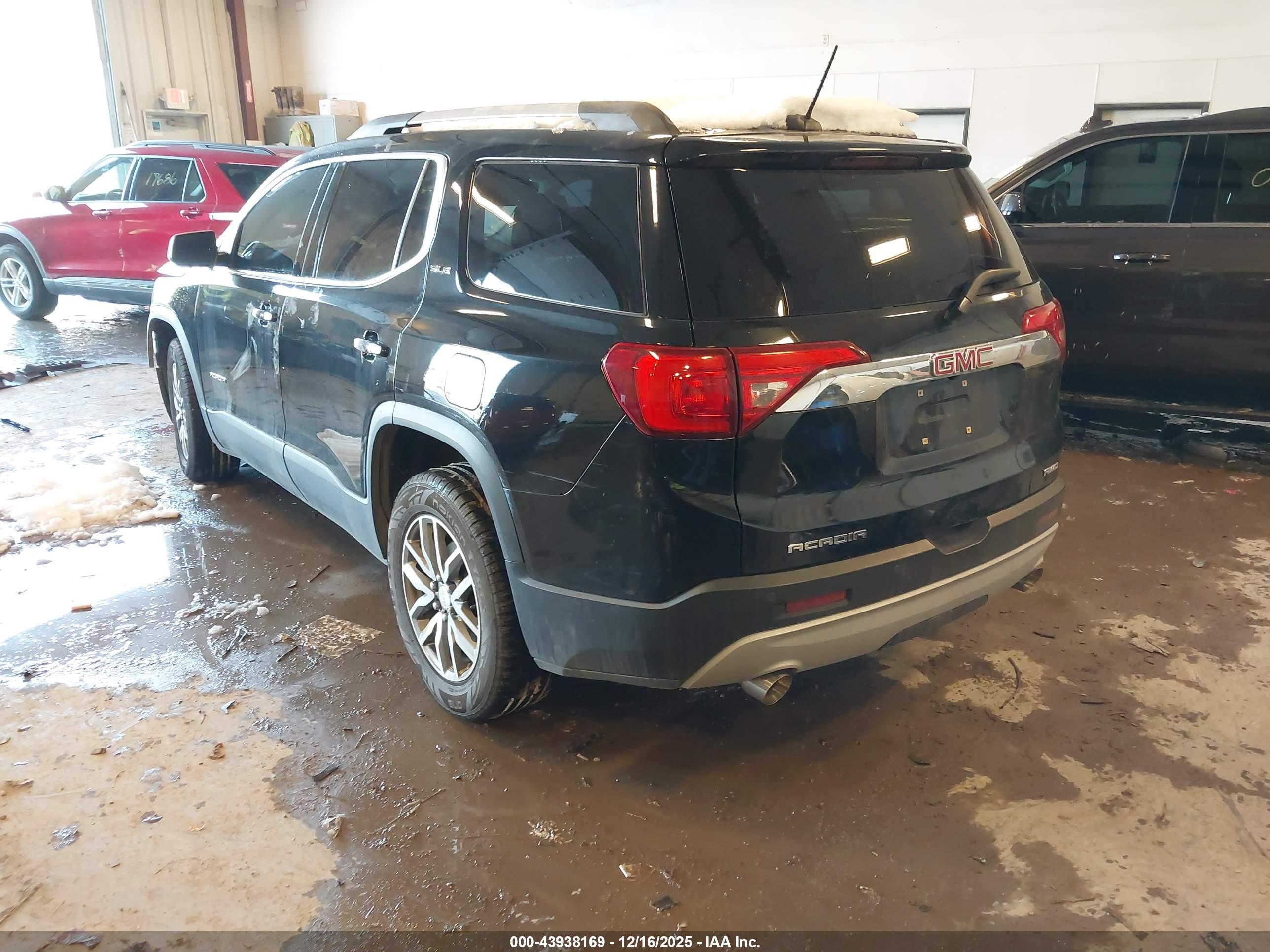 GMC ACADIA image 3