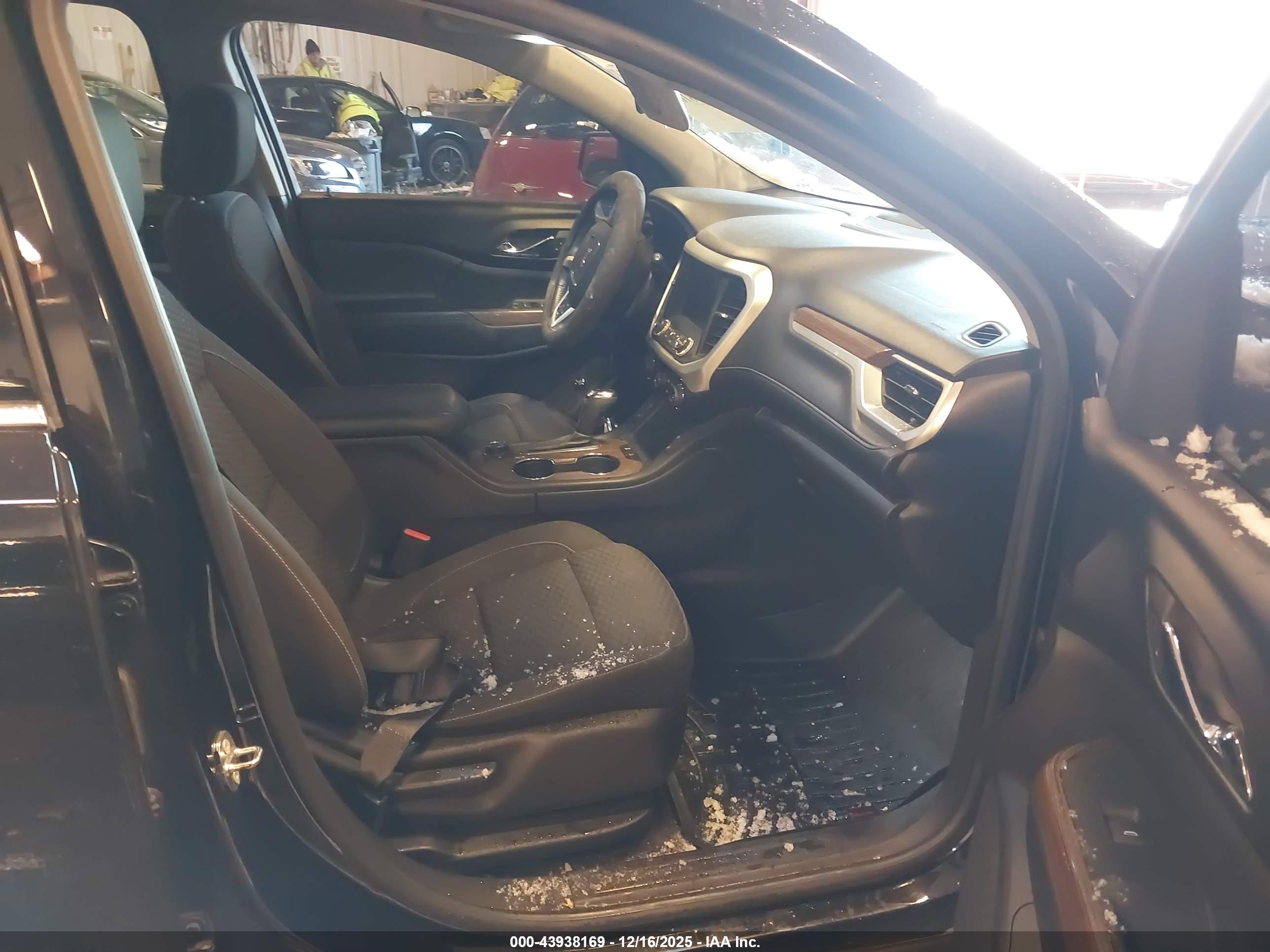 GMC ACADIA image 5