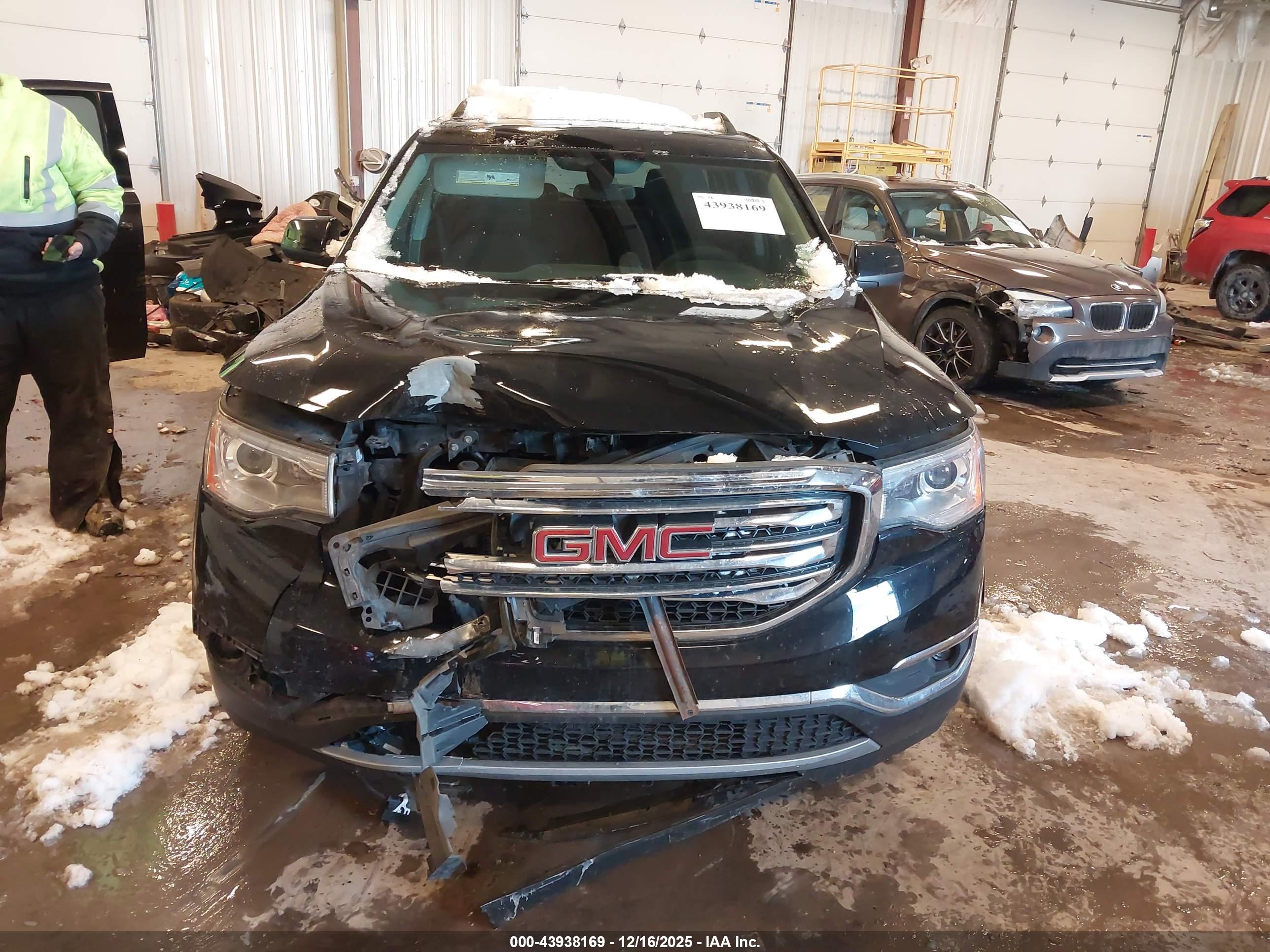 GMC ACADIA image 6