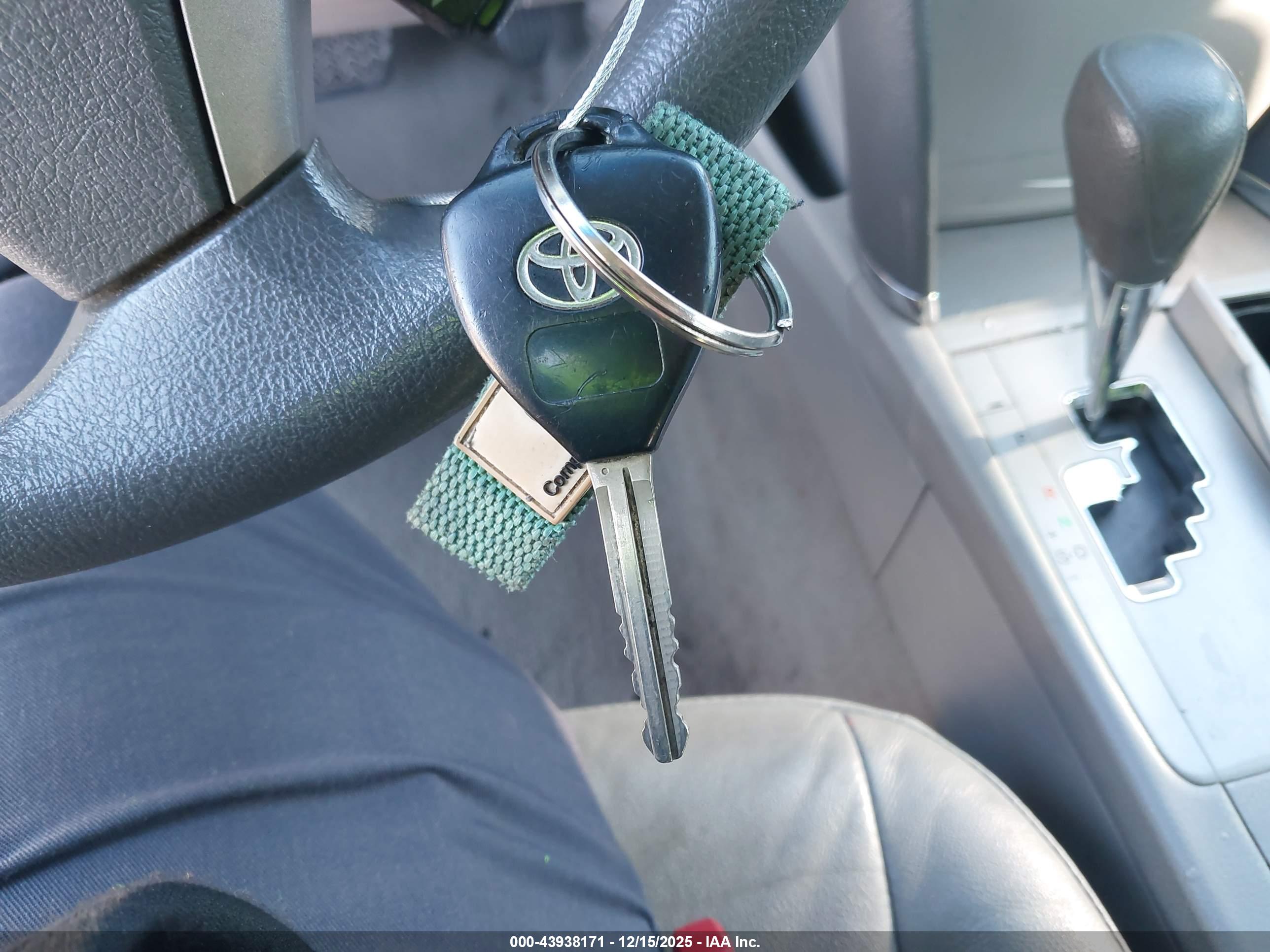 TOYOTA CAMRY image 11