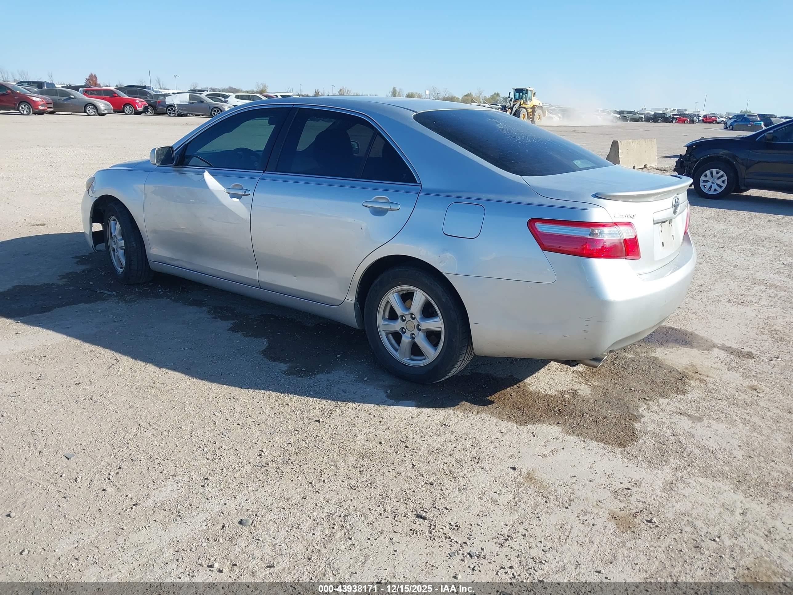 TOYOTA CAMRY image 3