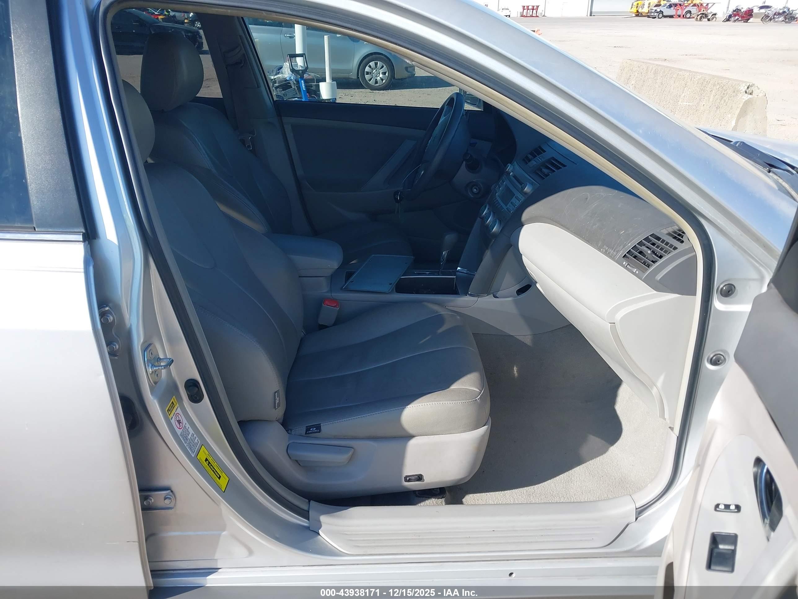 TOYOTA CAMRY image 5
