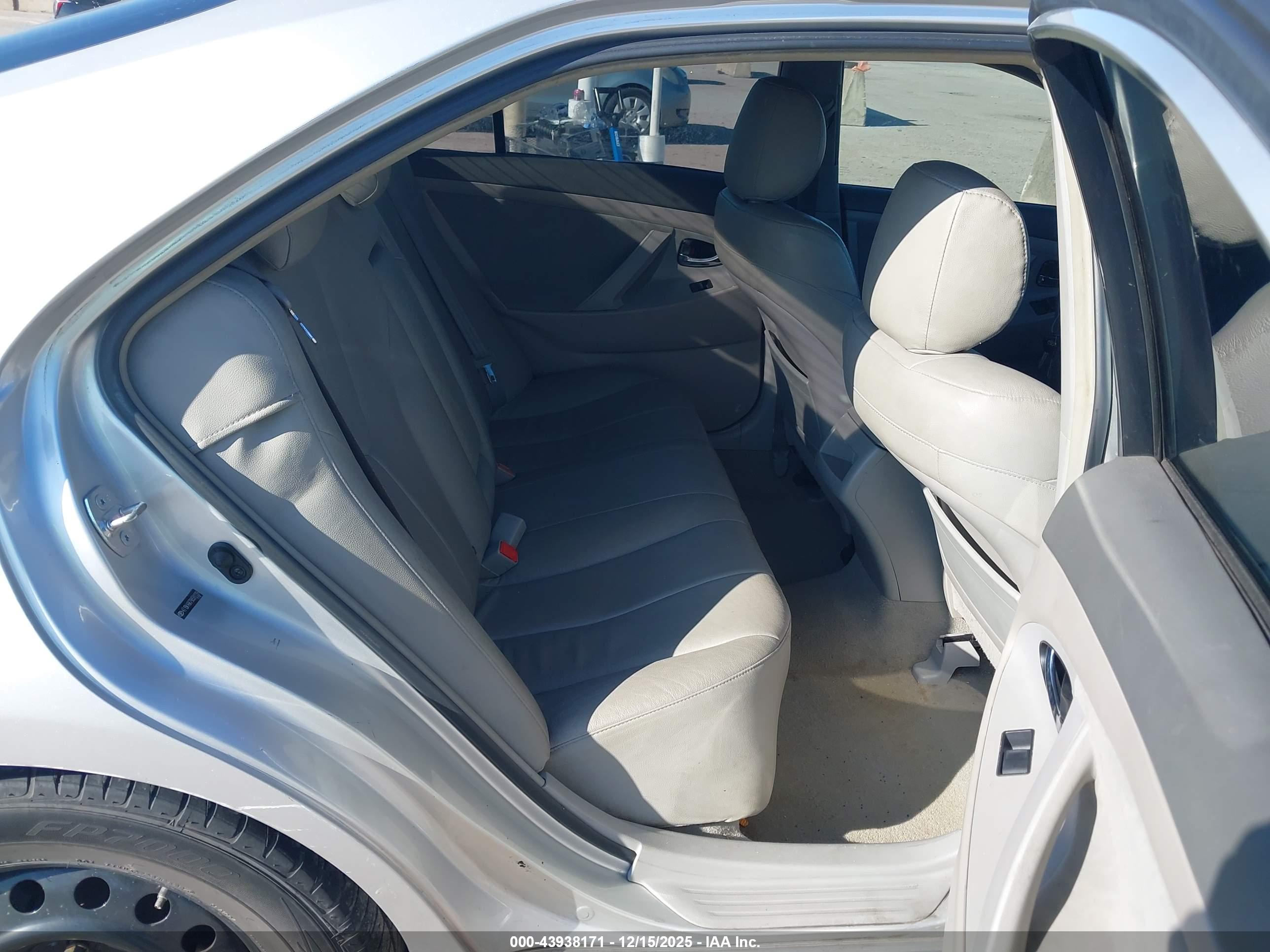 TOYOTA CAMRY image 8