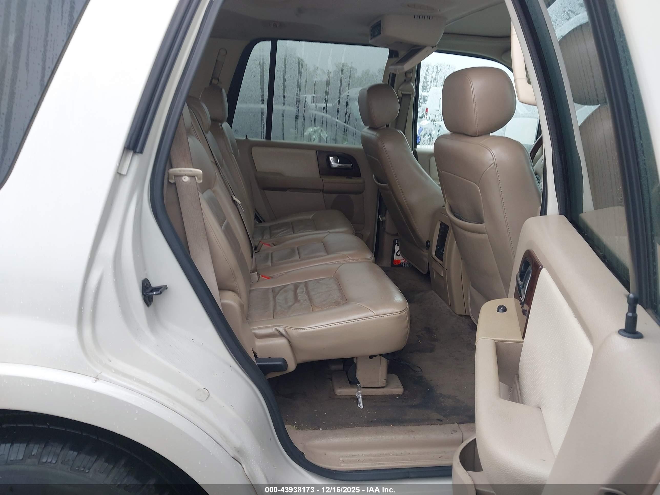 FORD EXPEDITION image 8