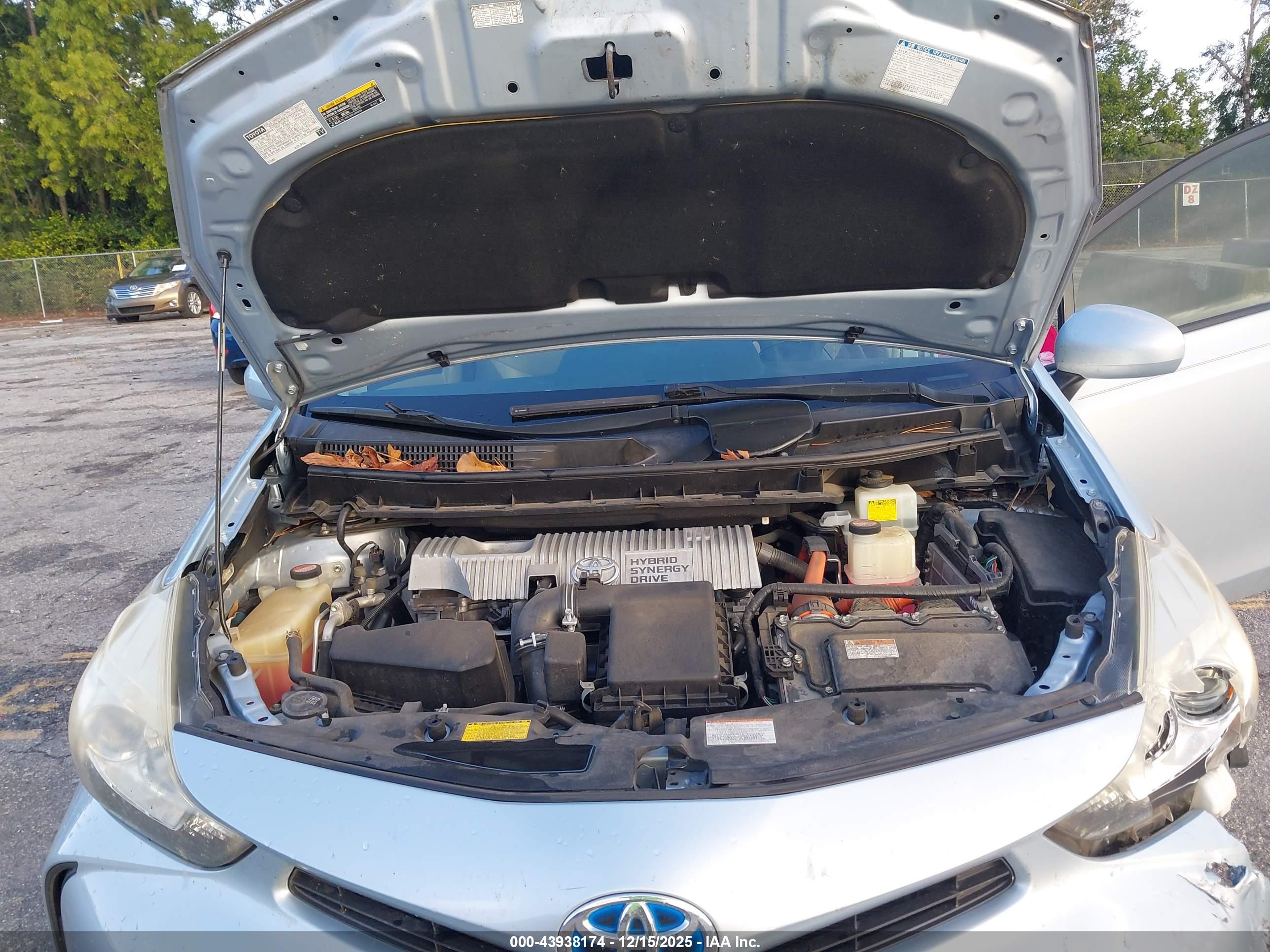 TOYOTA PRIUS image 10