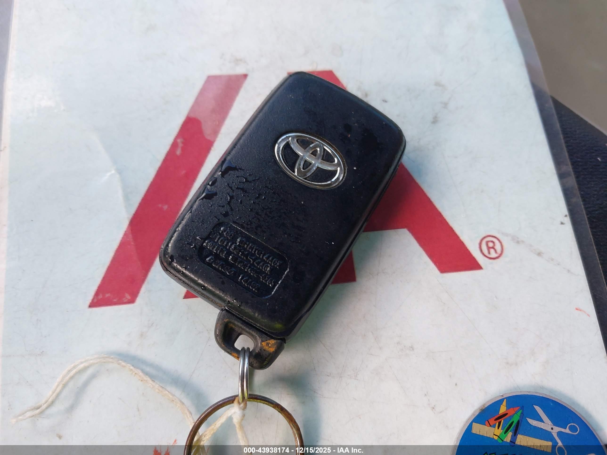 TOYOTA PRIUS image 11
