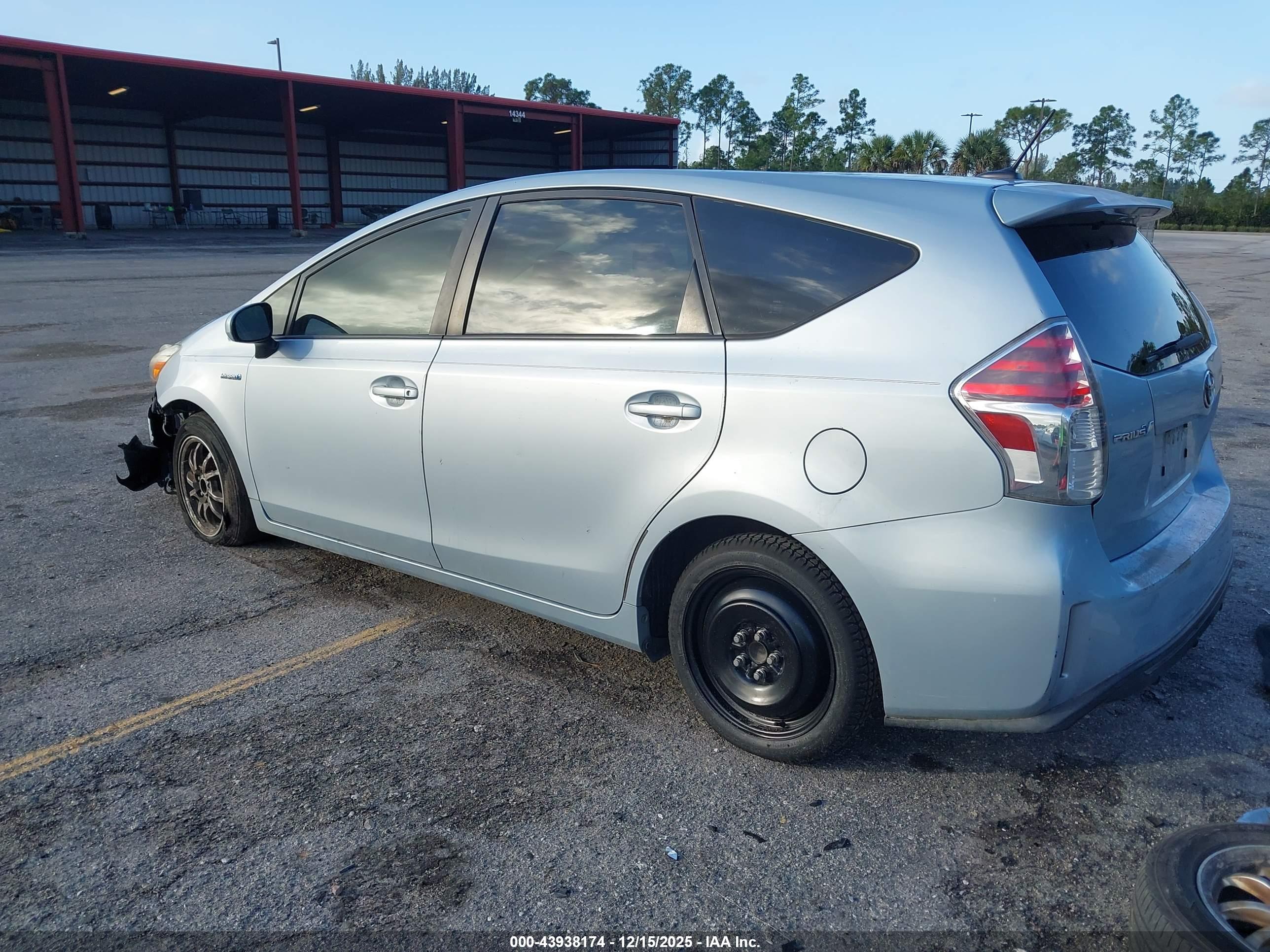 TOYOTA PRIUS image 3