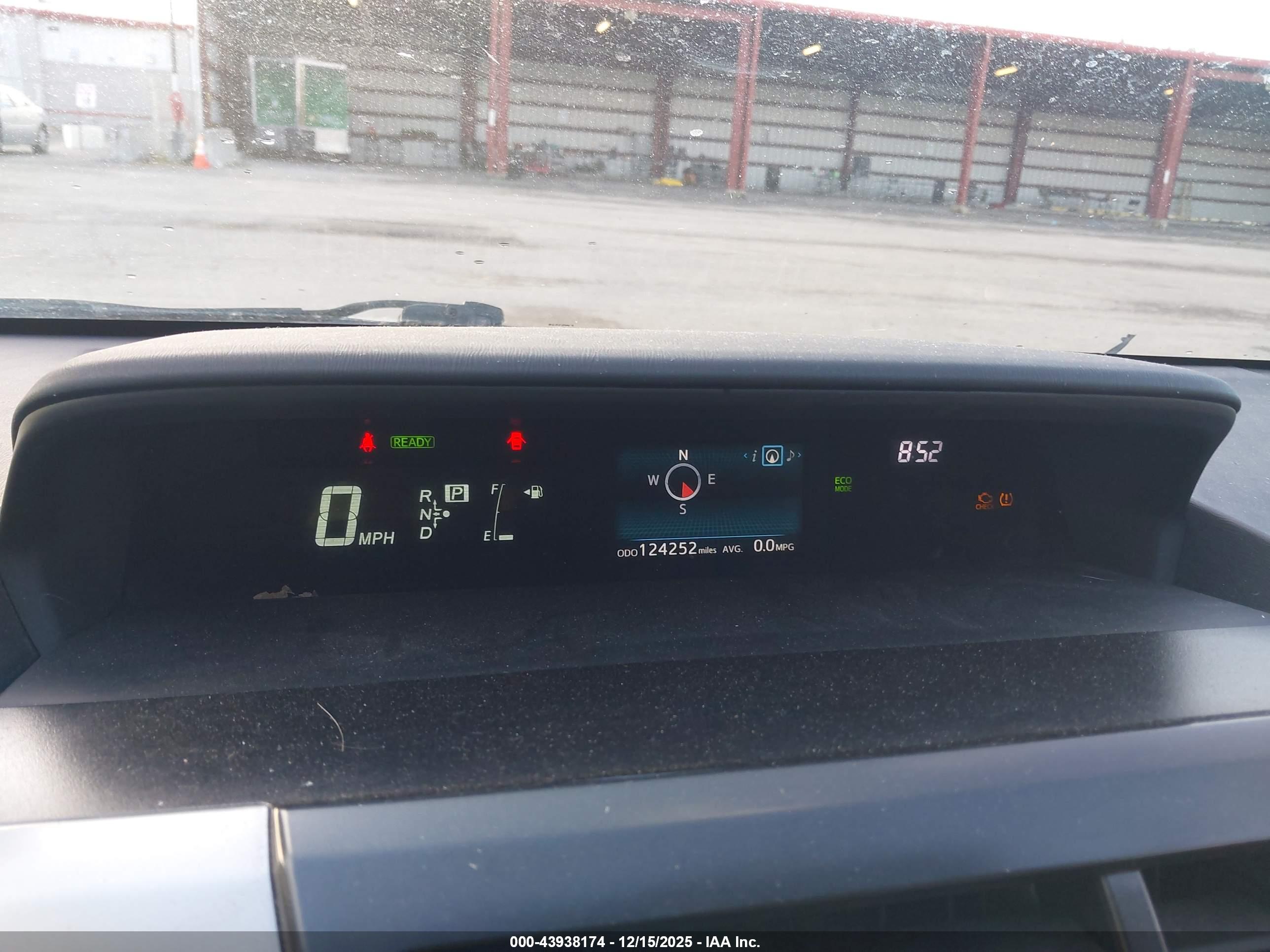 TOYOTA PRIUS image 7