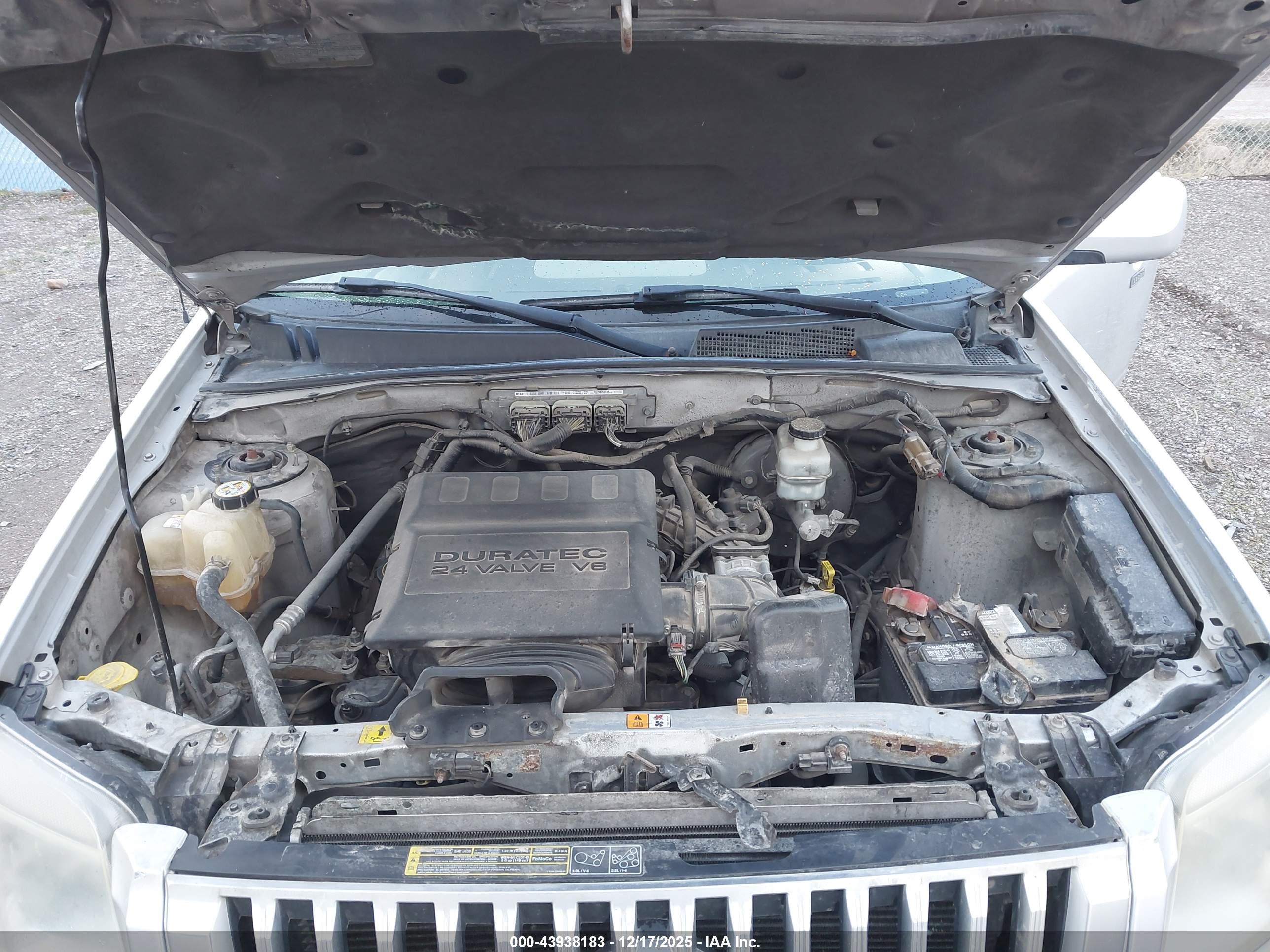 MERCURY MARINER image 10