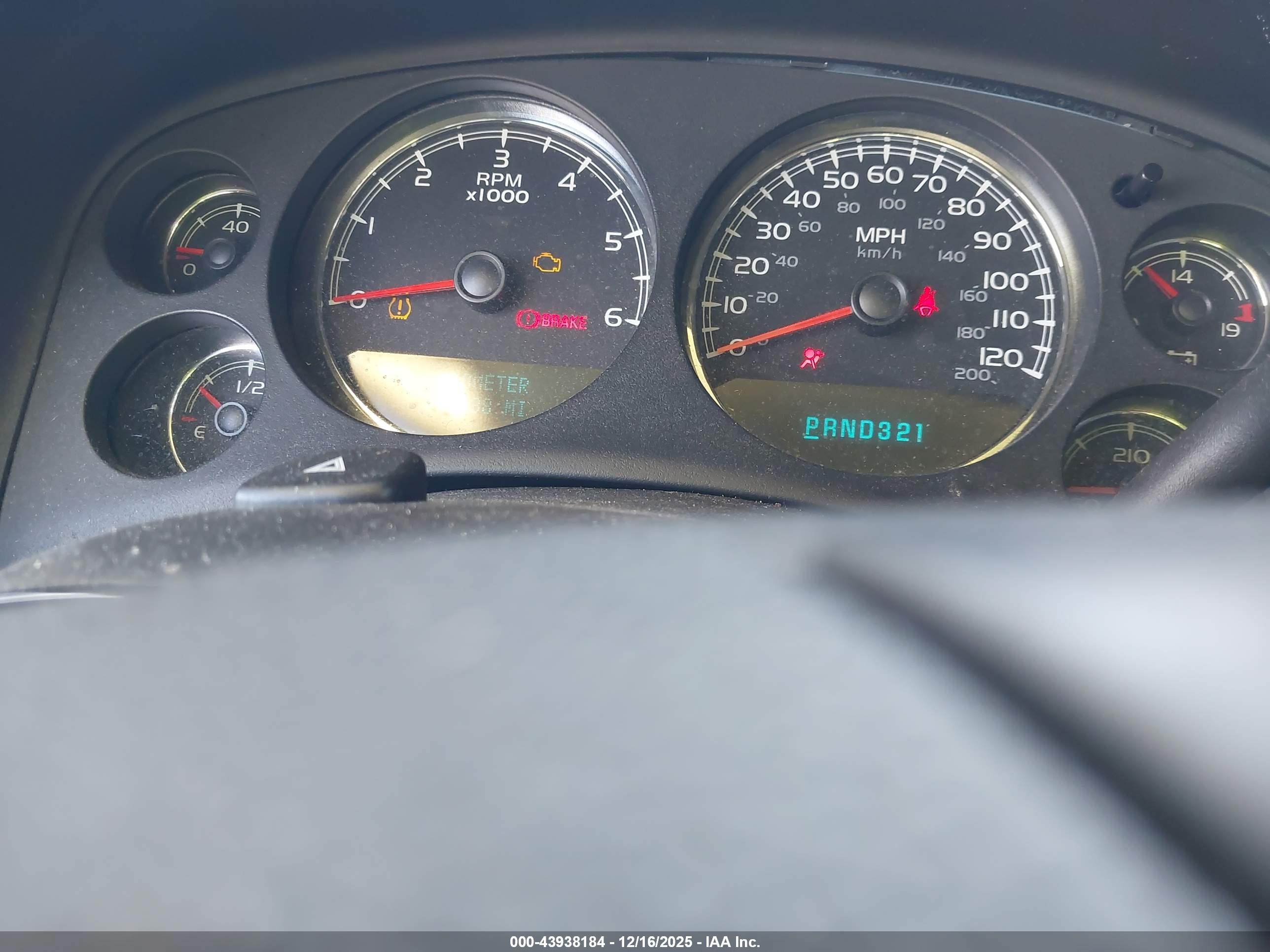 CHEVROLET SUBURBAN image 7