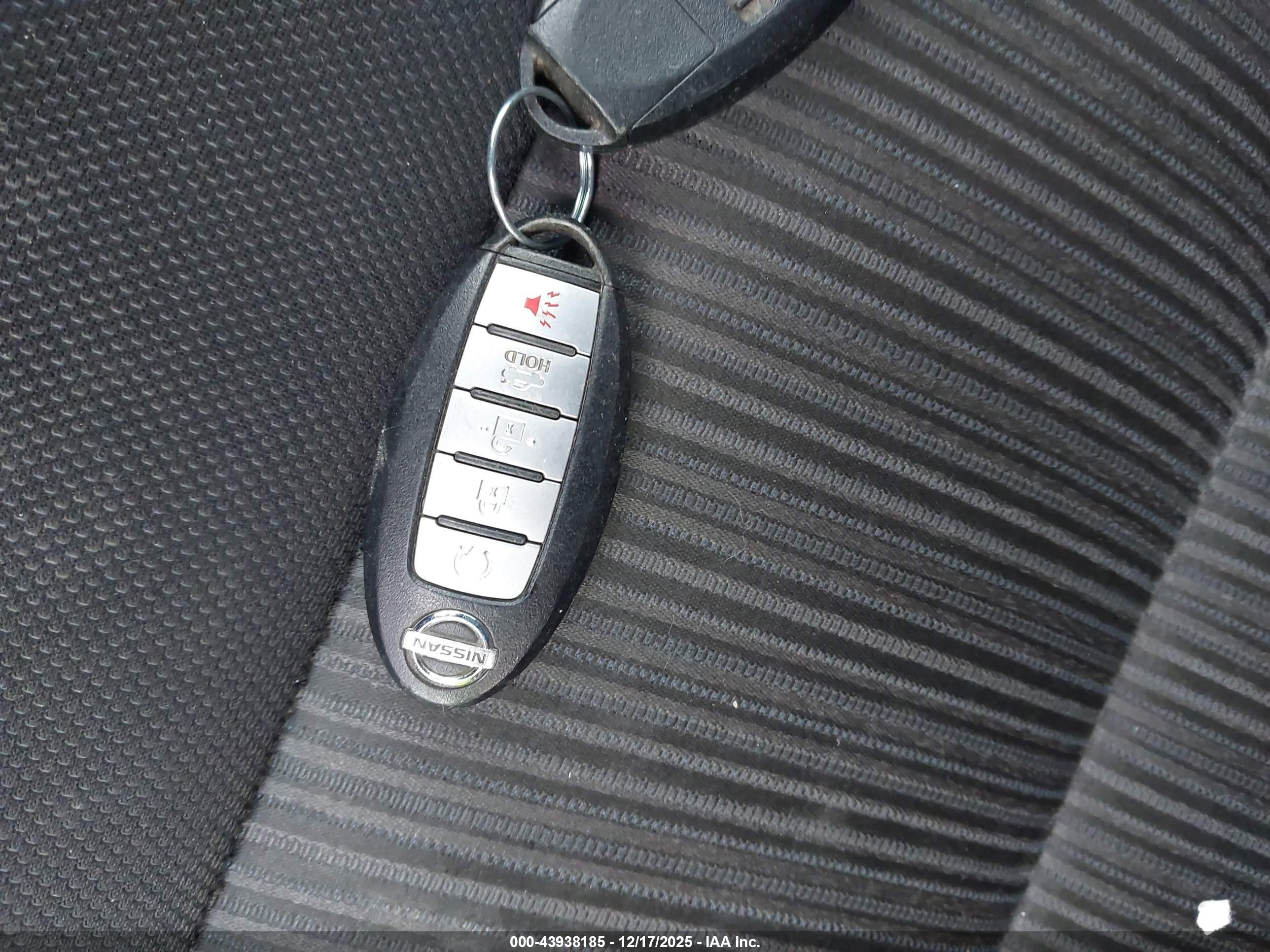 NISSAN MAXIMA image 11