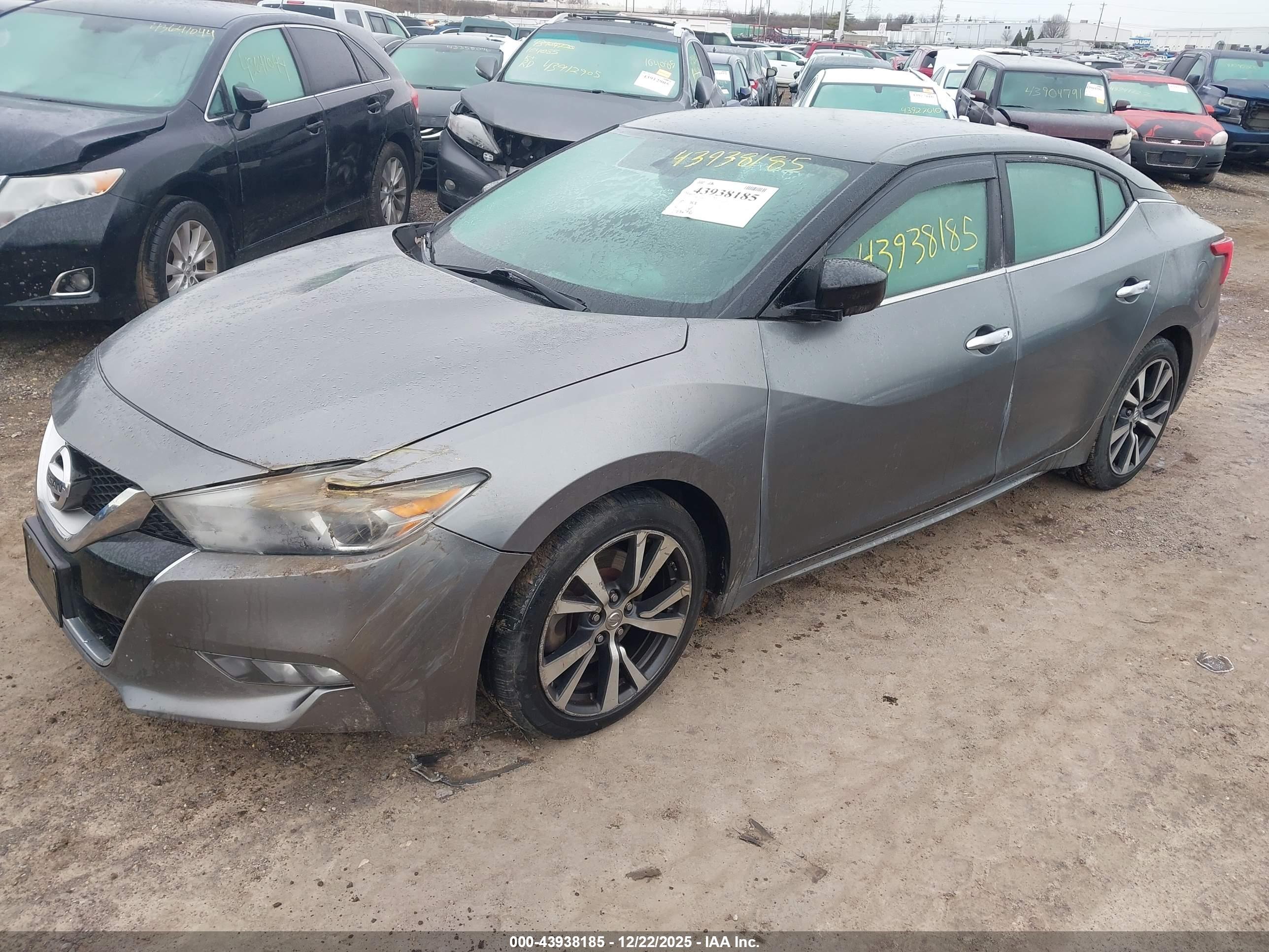NISSAN MAXIMA image 2