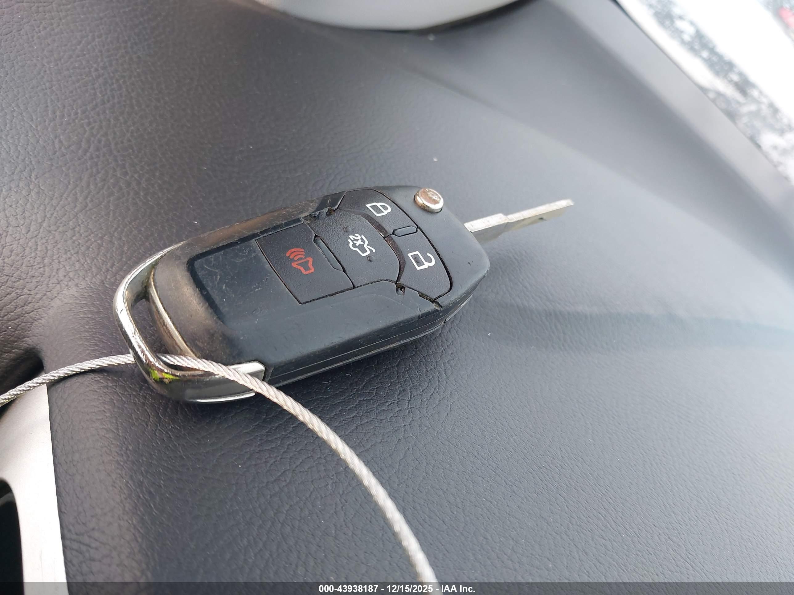 FORD FUSION image 11