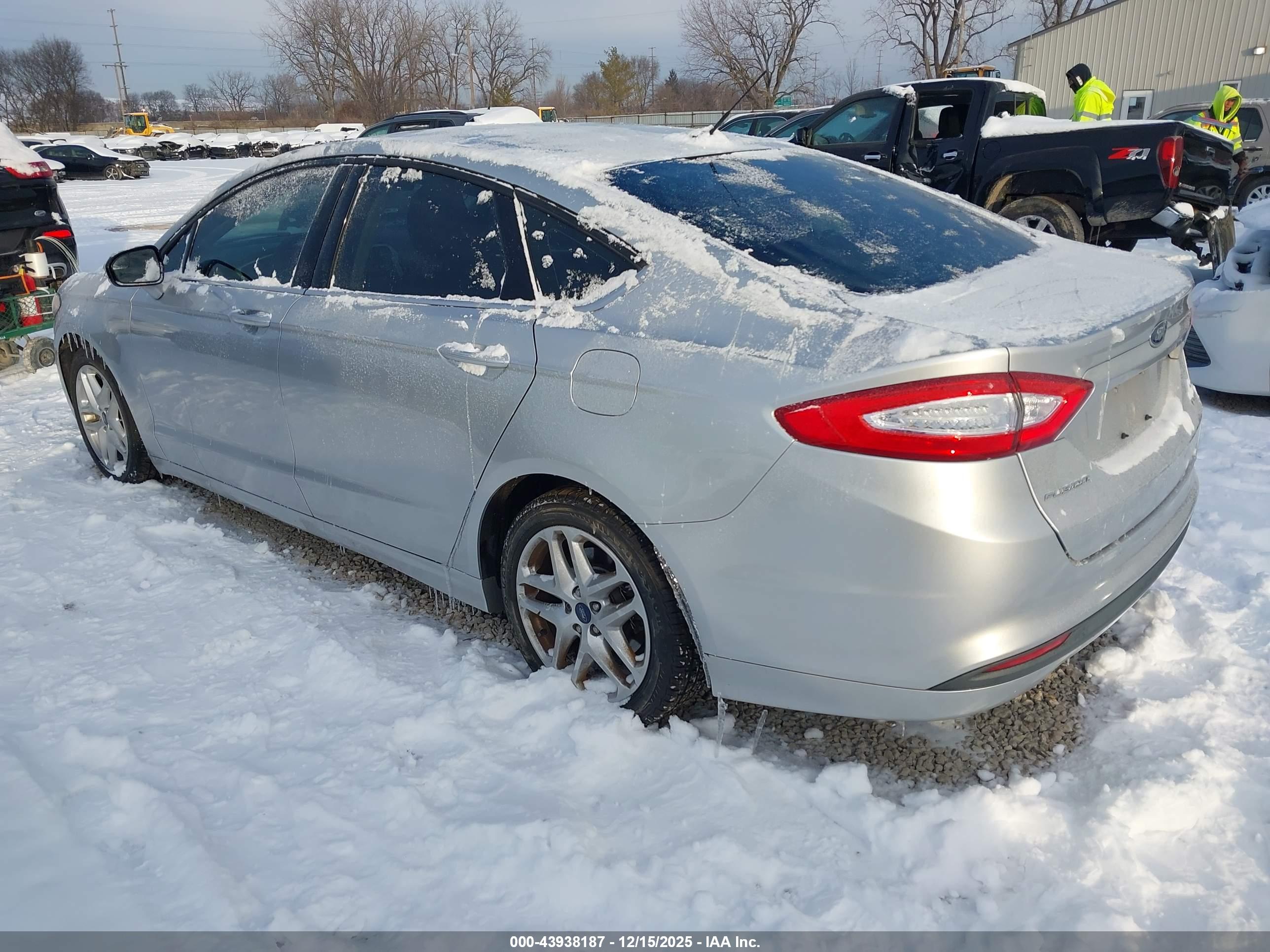FORD FUSION image 3