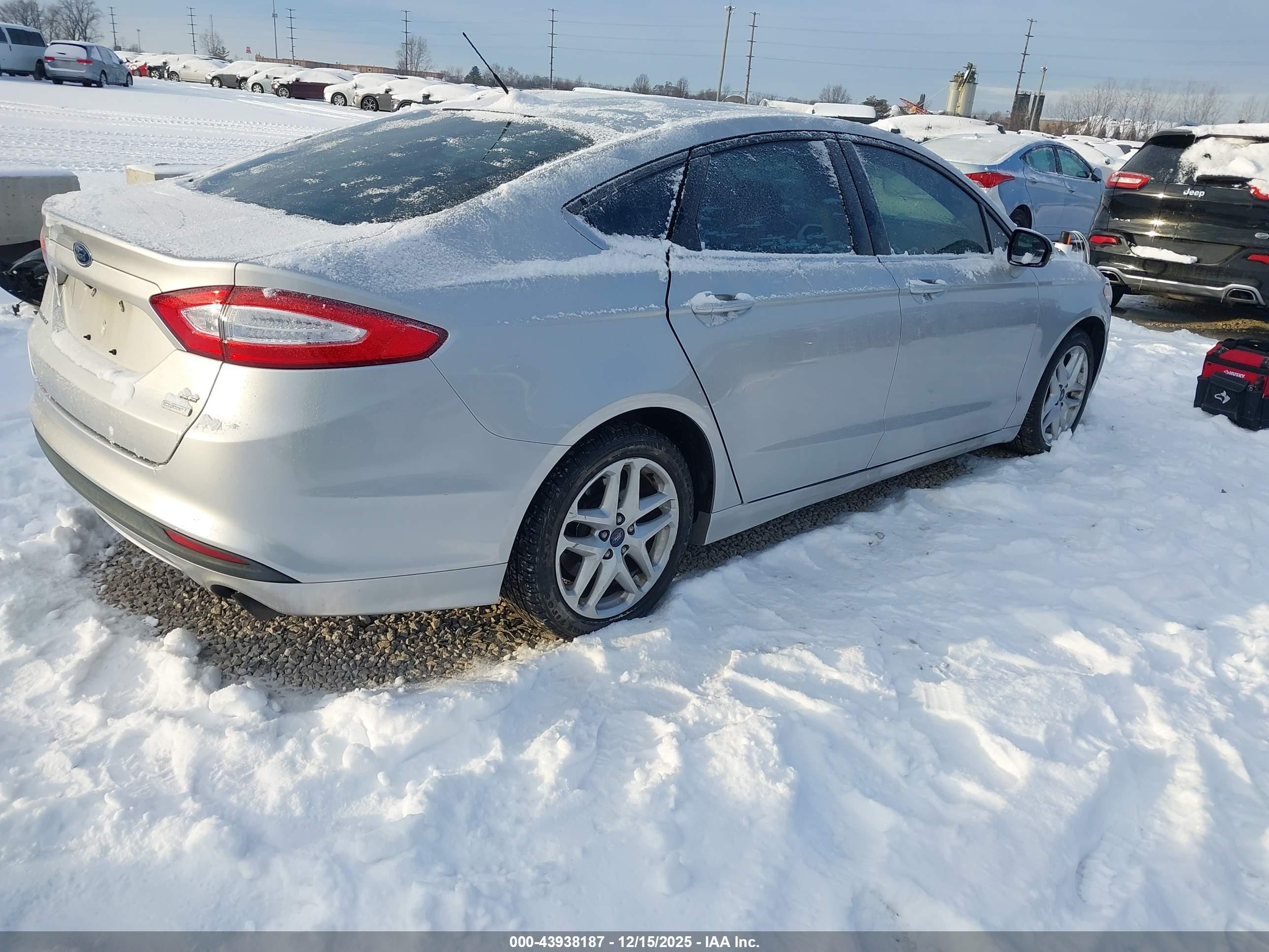 FORD FUSION image 4
