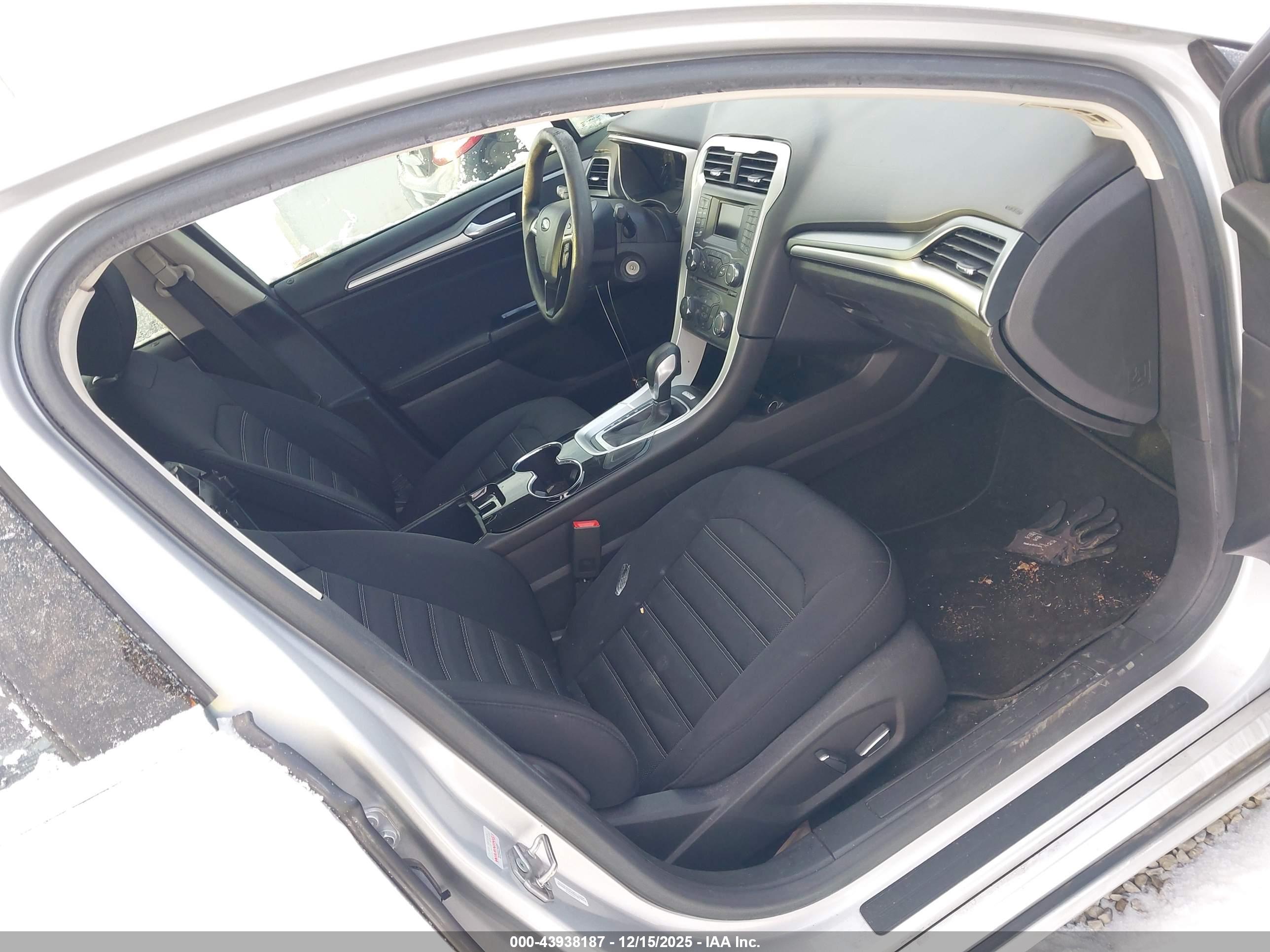 FORD FUSION image 5