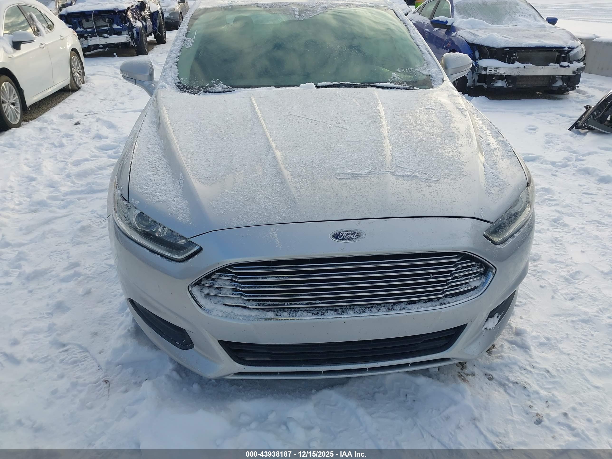 FORD FUSION image 6