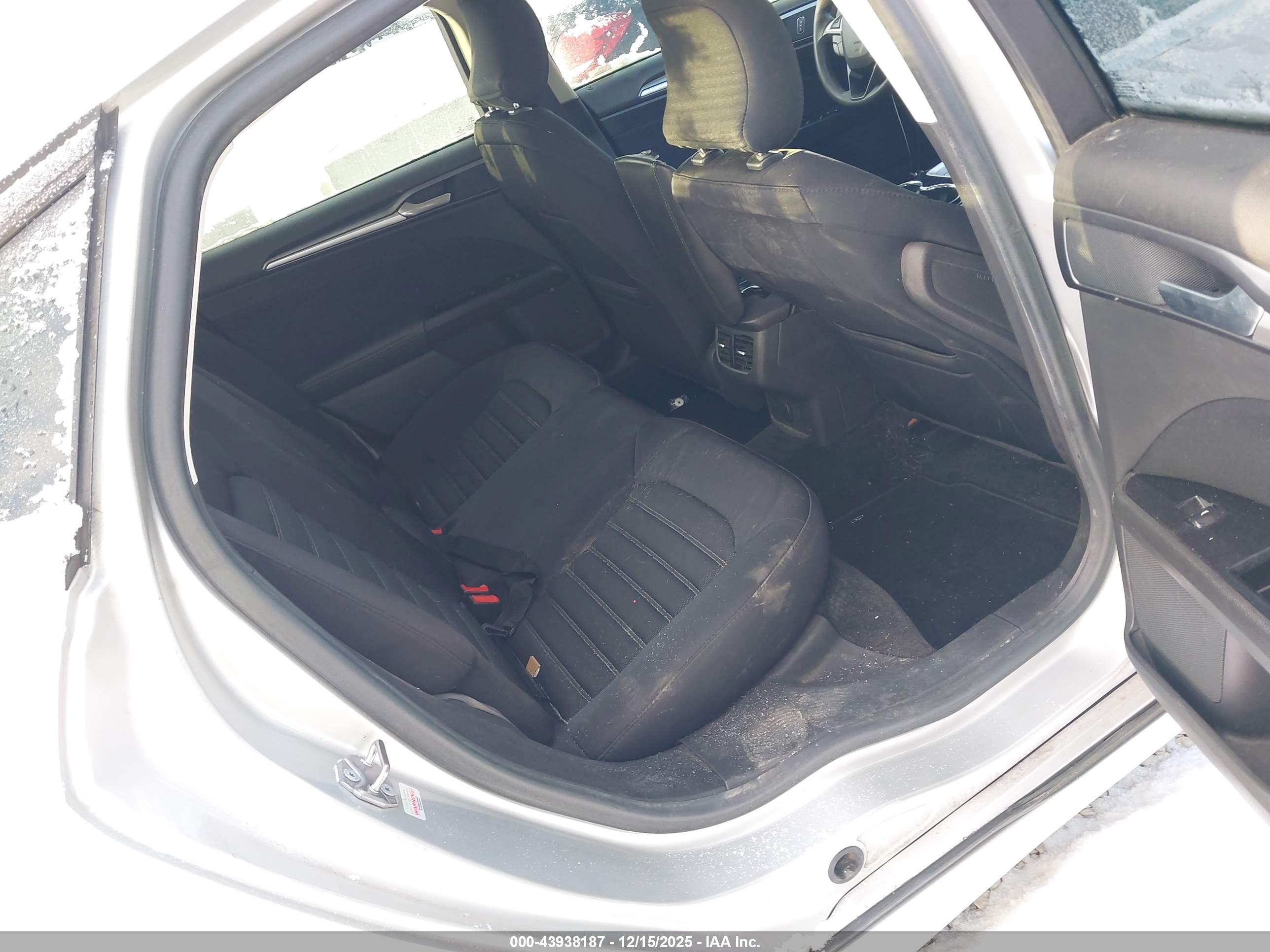 FORD FUSION image 8