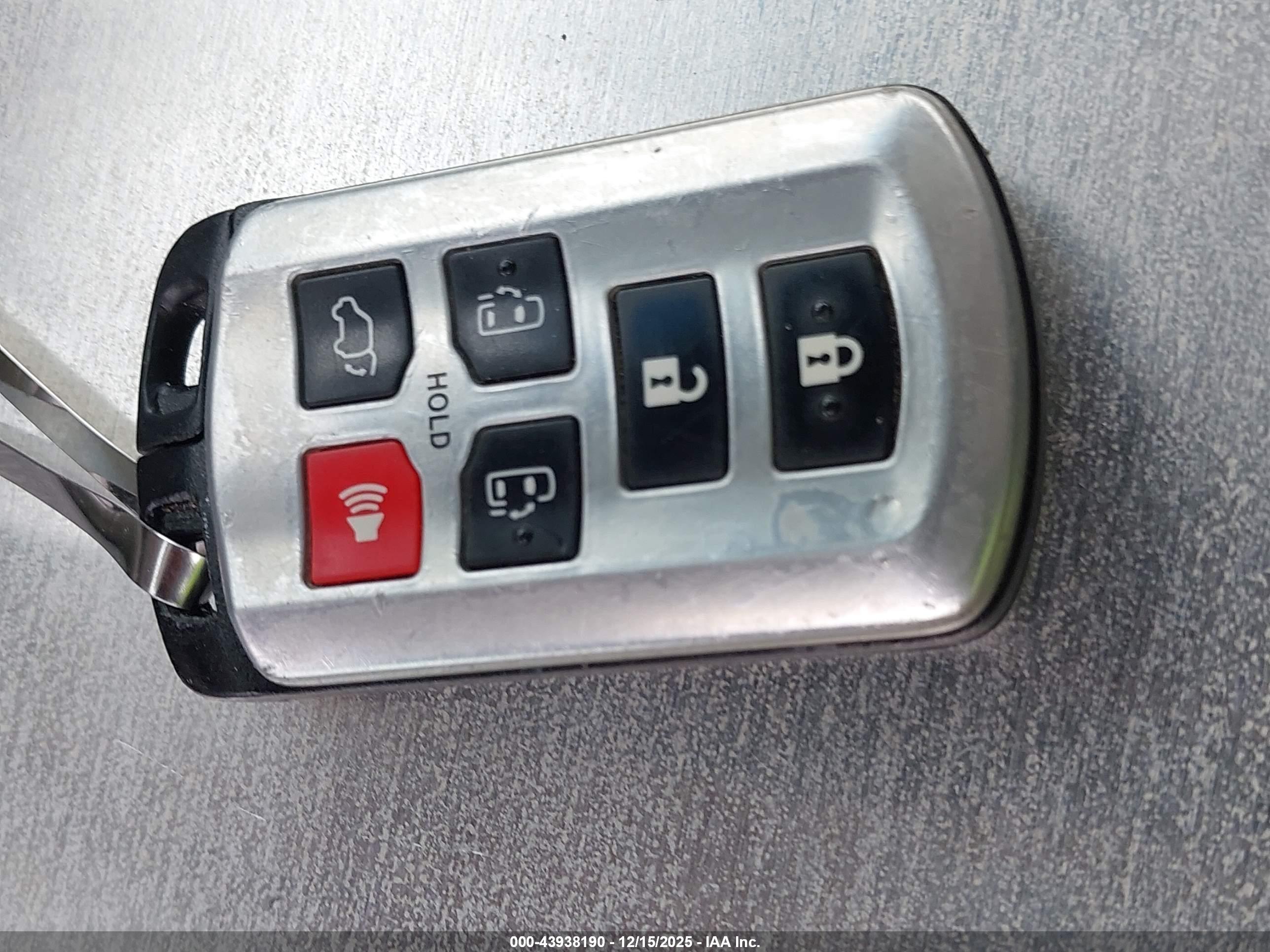 TOYOTA SIENNA image 11
