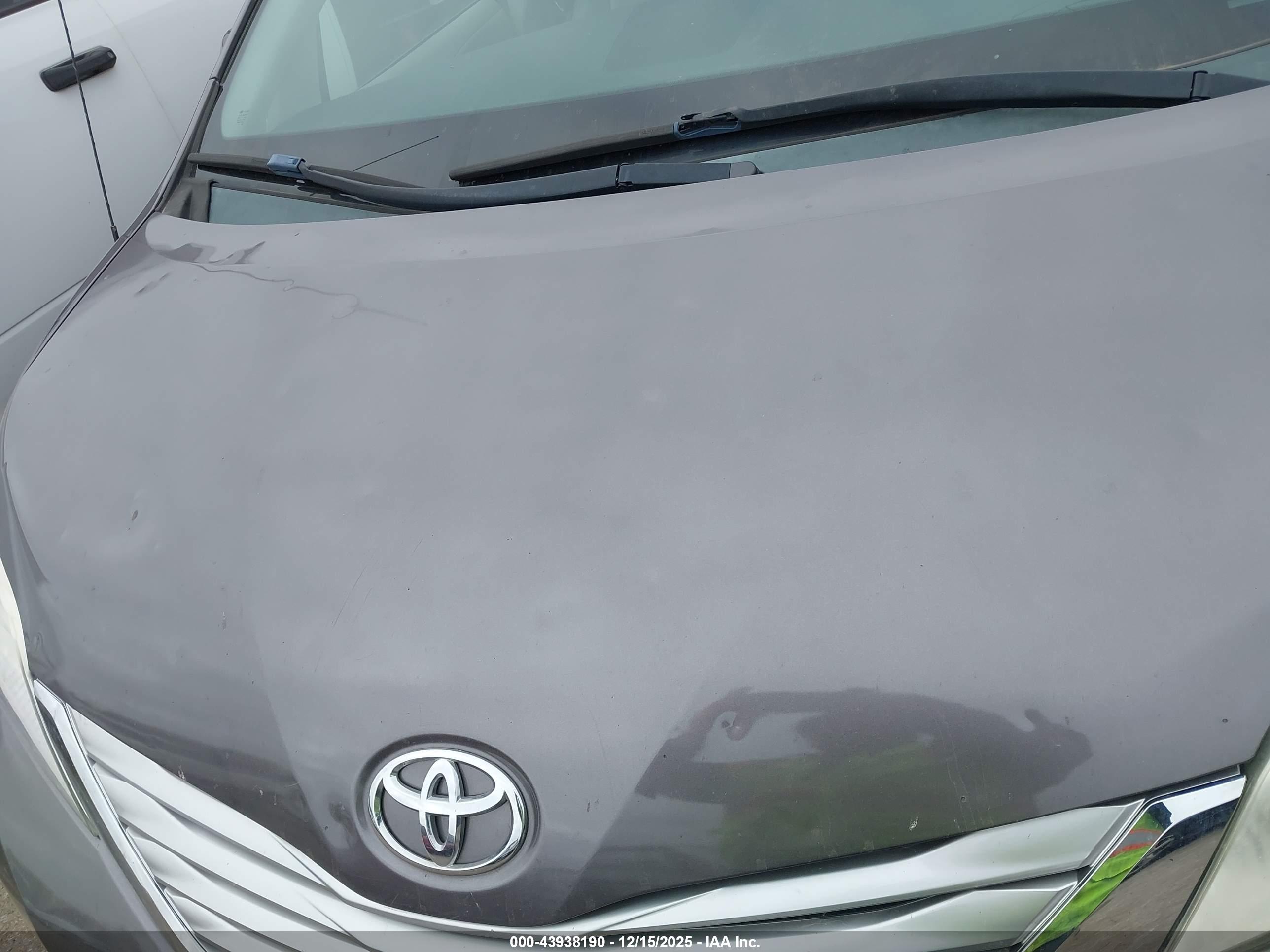 TOYOTA SIENNA image 6