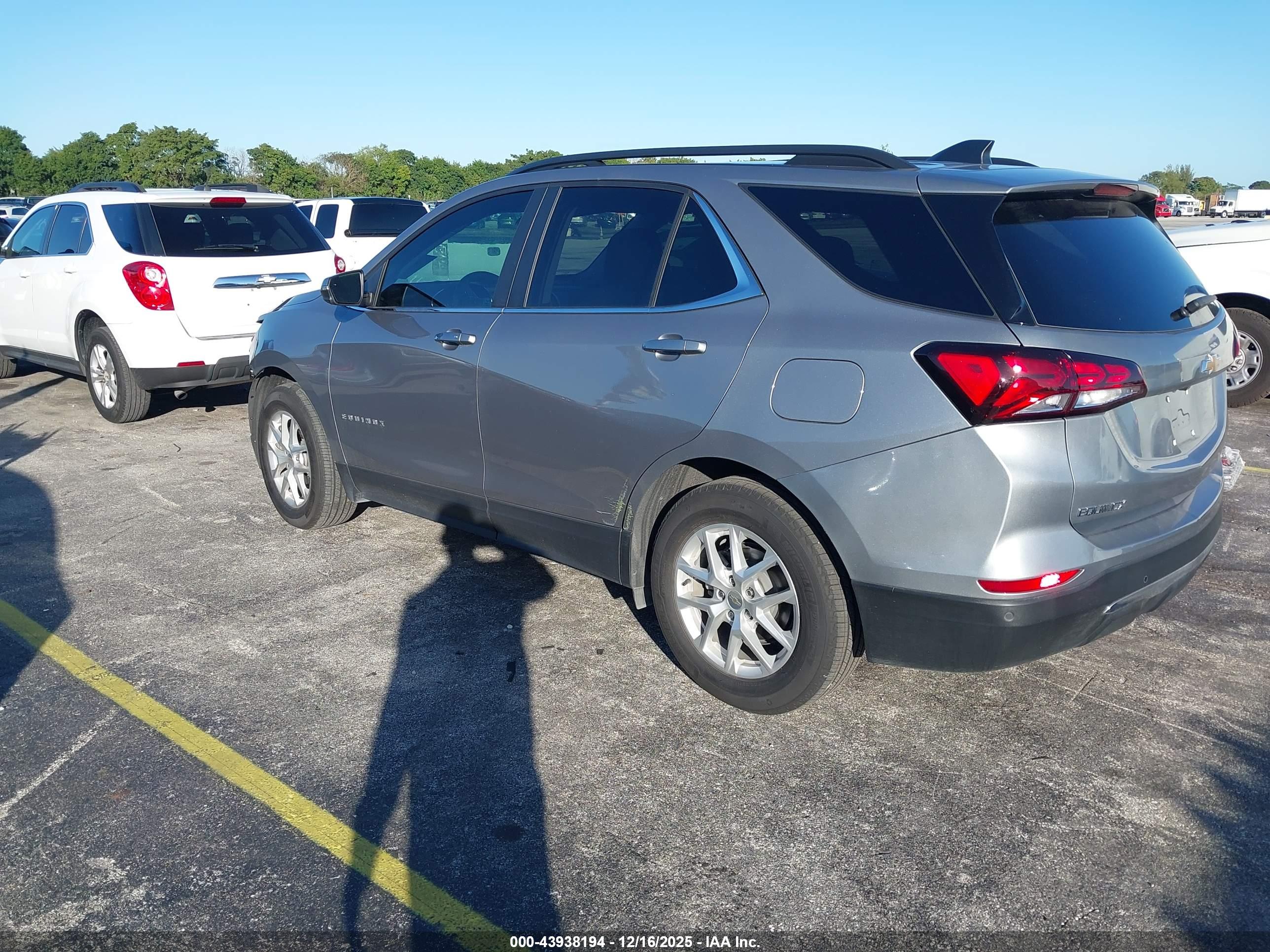 CHEVROLET EQUINOX image 3