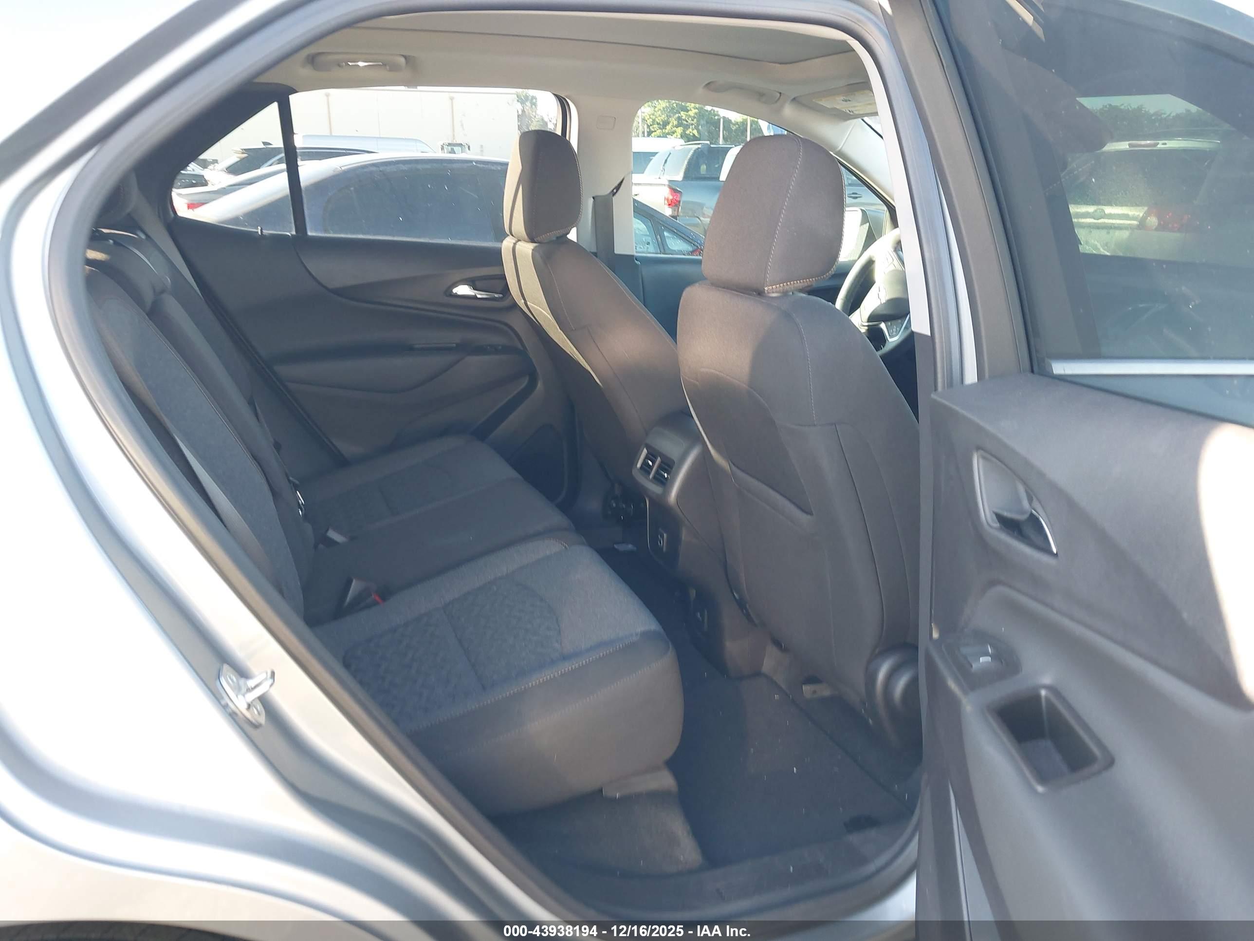 CHEVROLET EQUINOX image 8