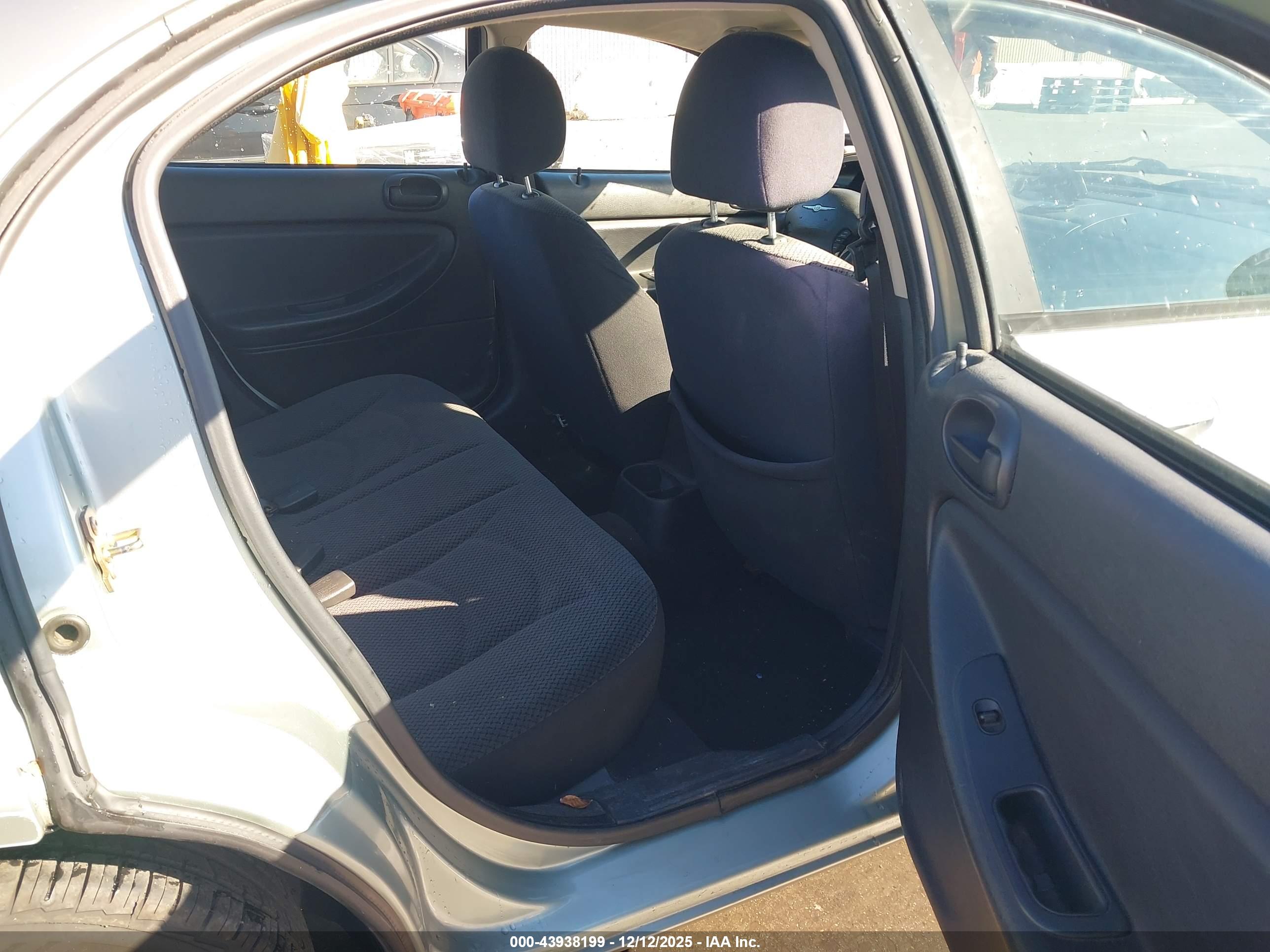 CHRYSLER SEBRING image 8