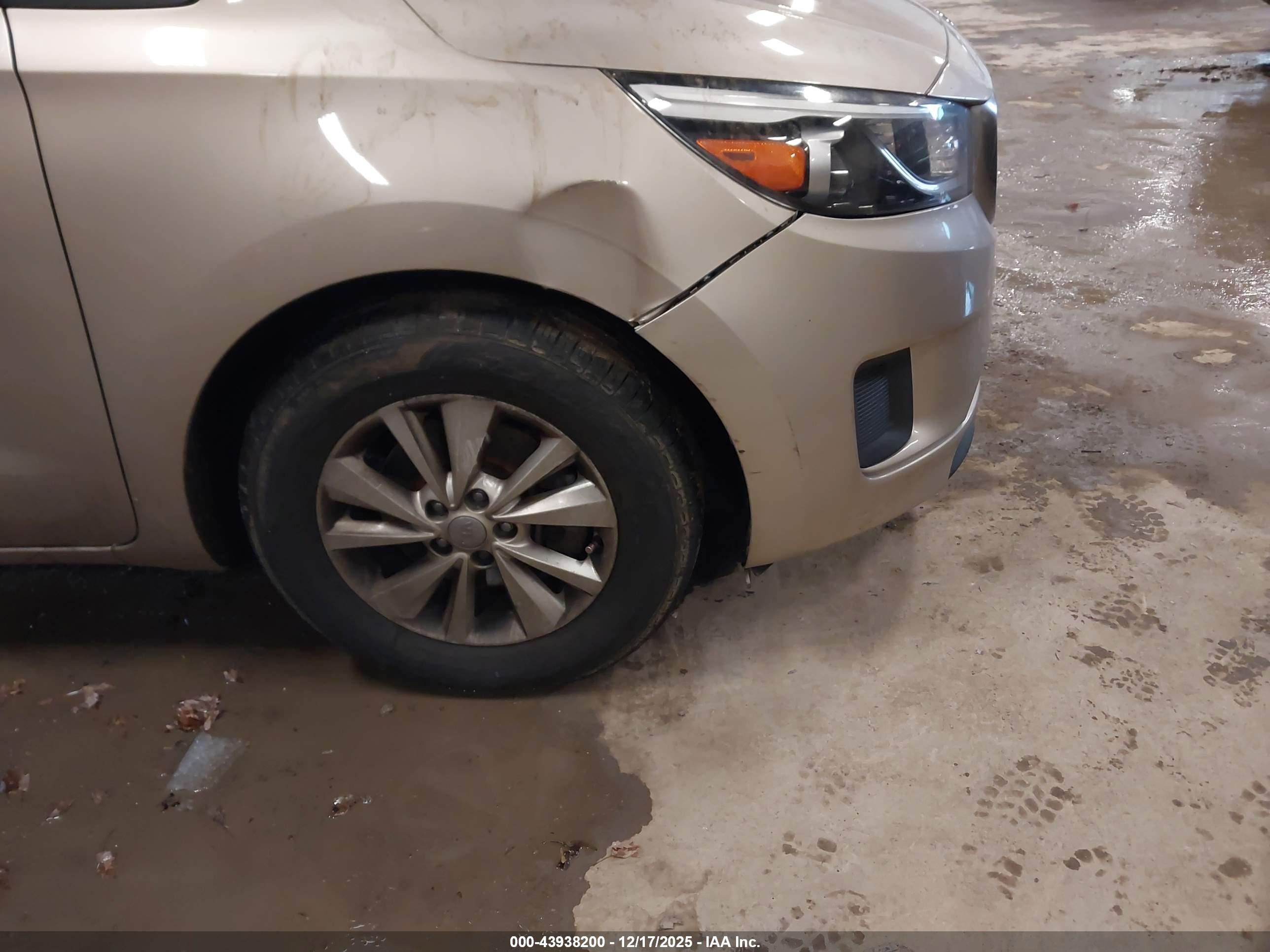 KIA SEDONA image 6
