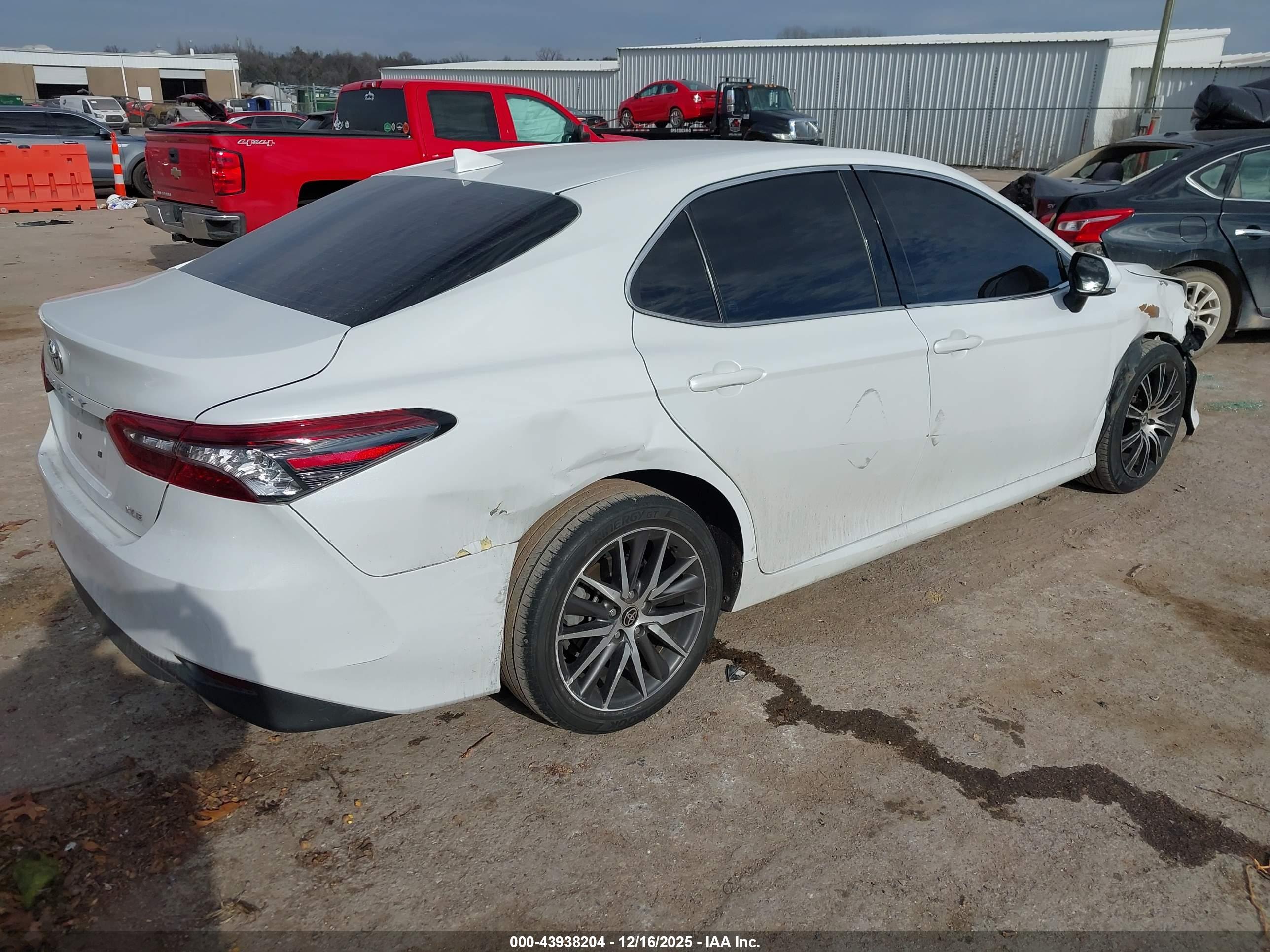 TOYOTA CAMRY image 4