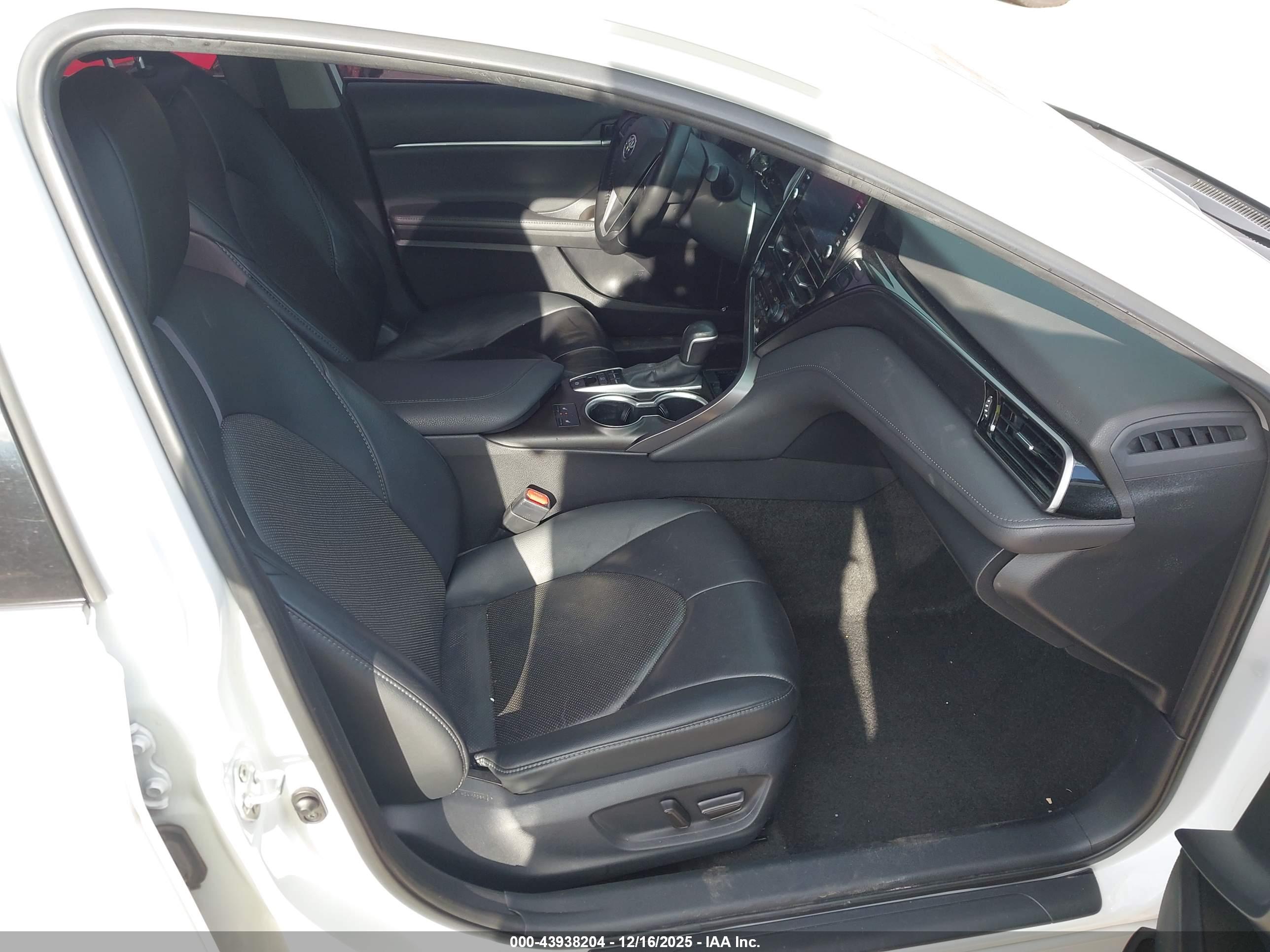 TOYOTA CAMRY image 5
