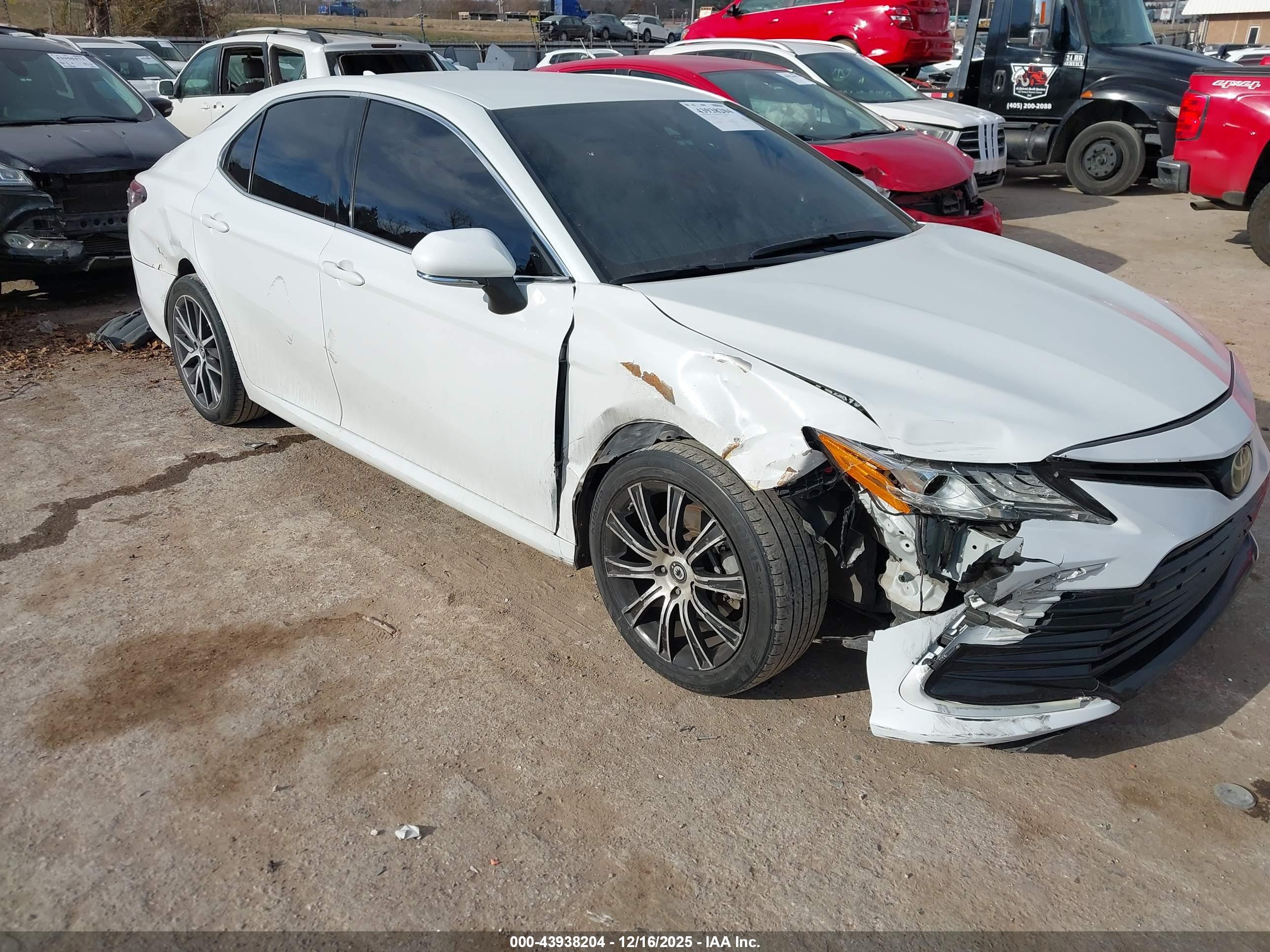 TOYOTA CAMRY image 6