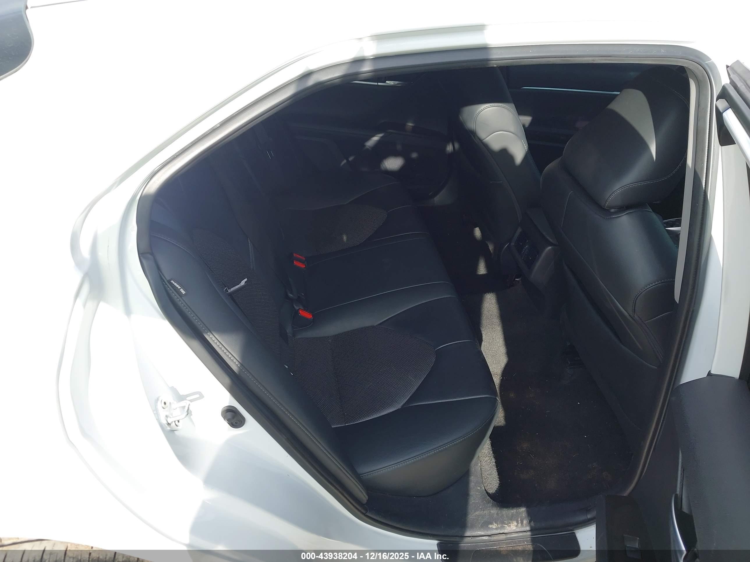 TOYOTA CAMRY image 8