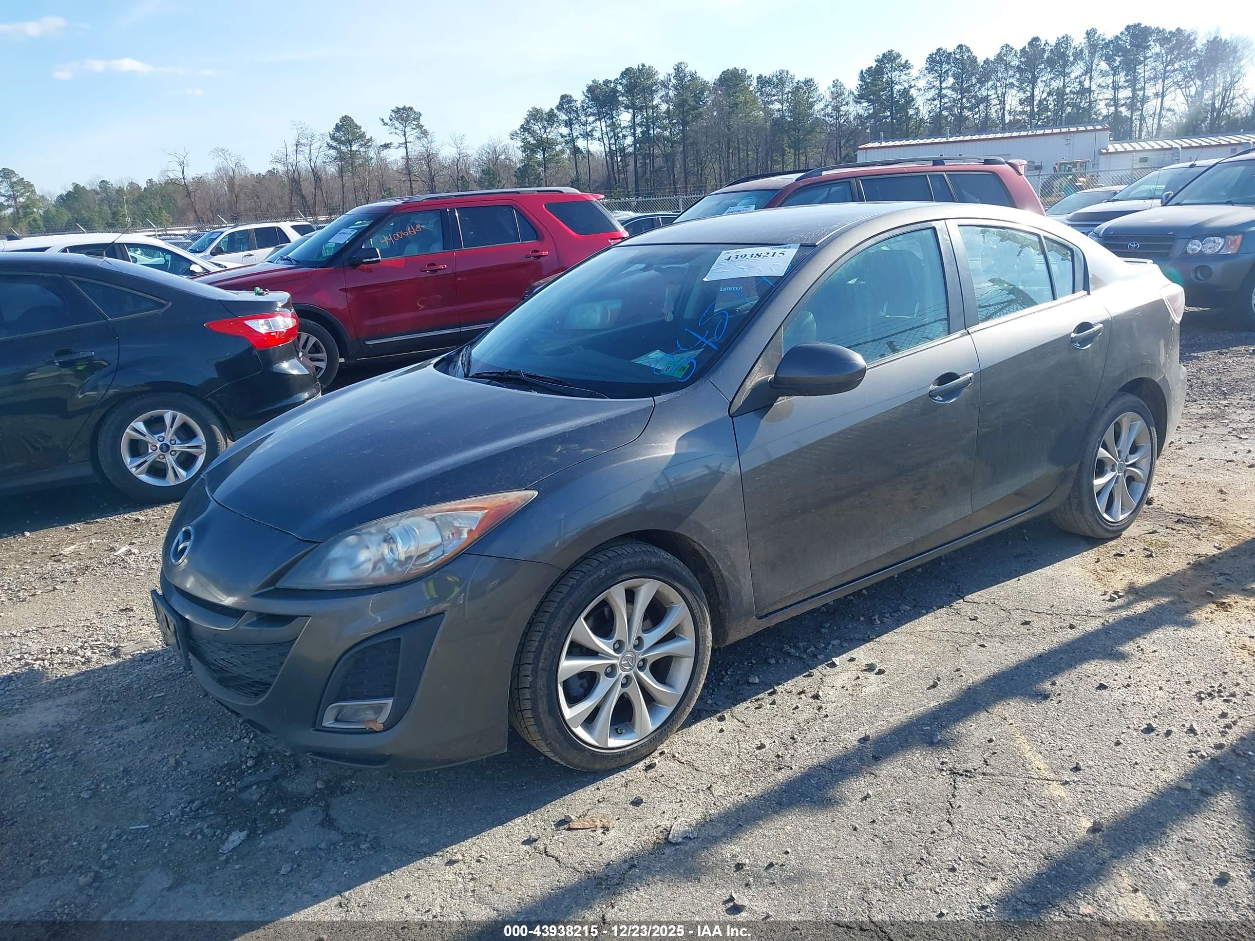 MAZDA MAZDA3 image 2
