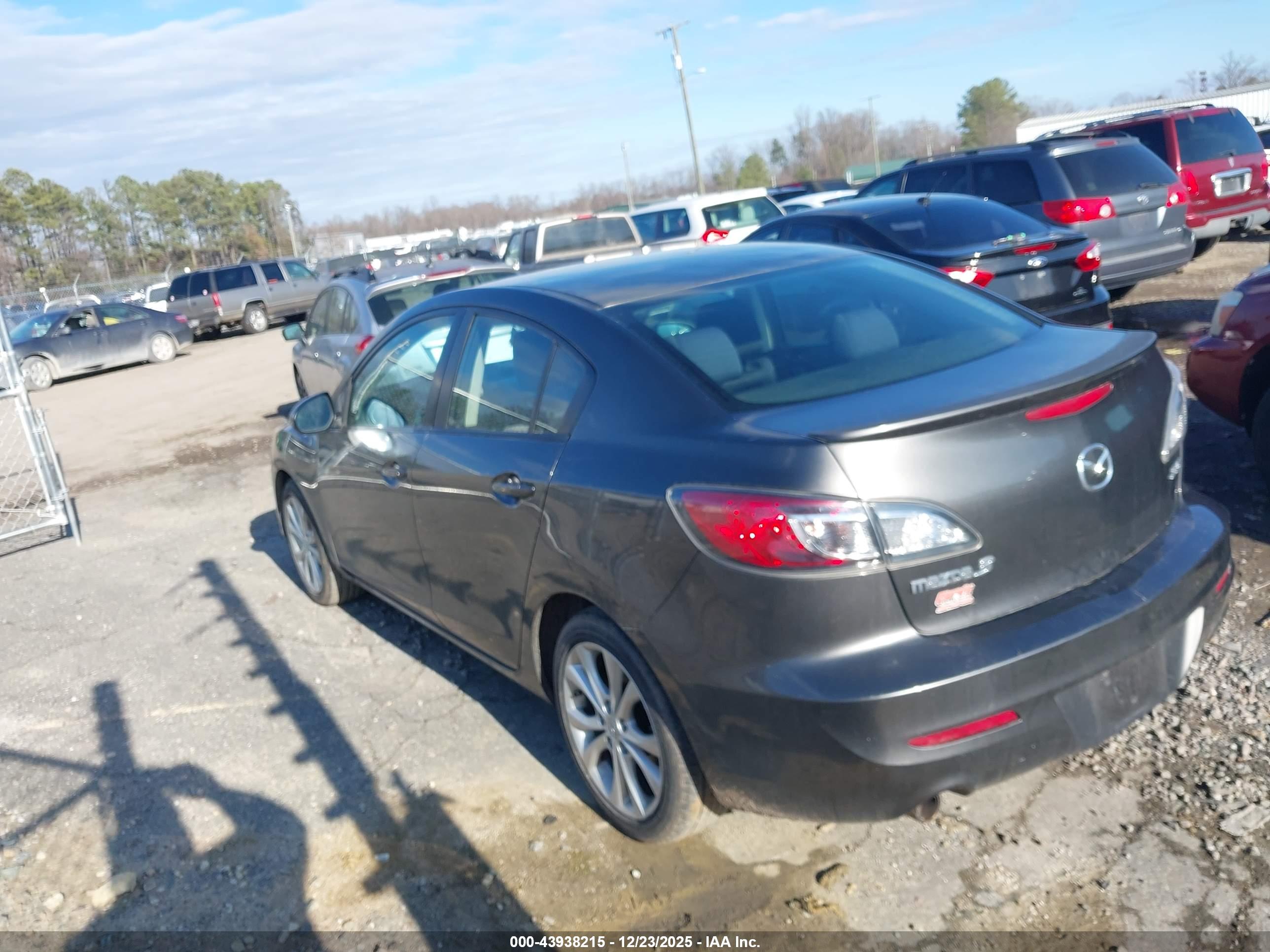 MAZDA MAZDA3 image 3