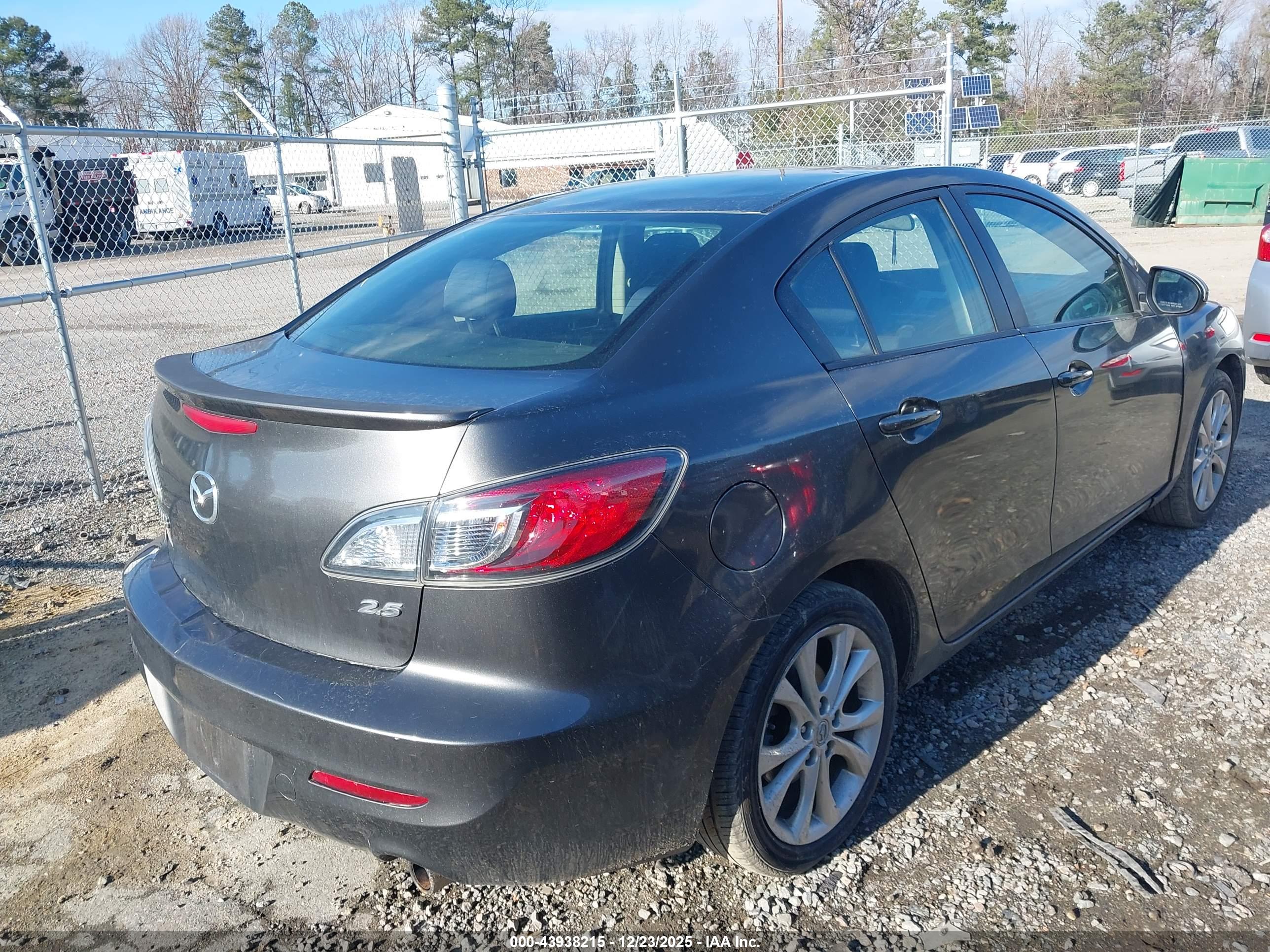 MAZDA MAZDA3 image 4