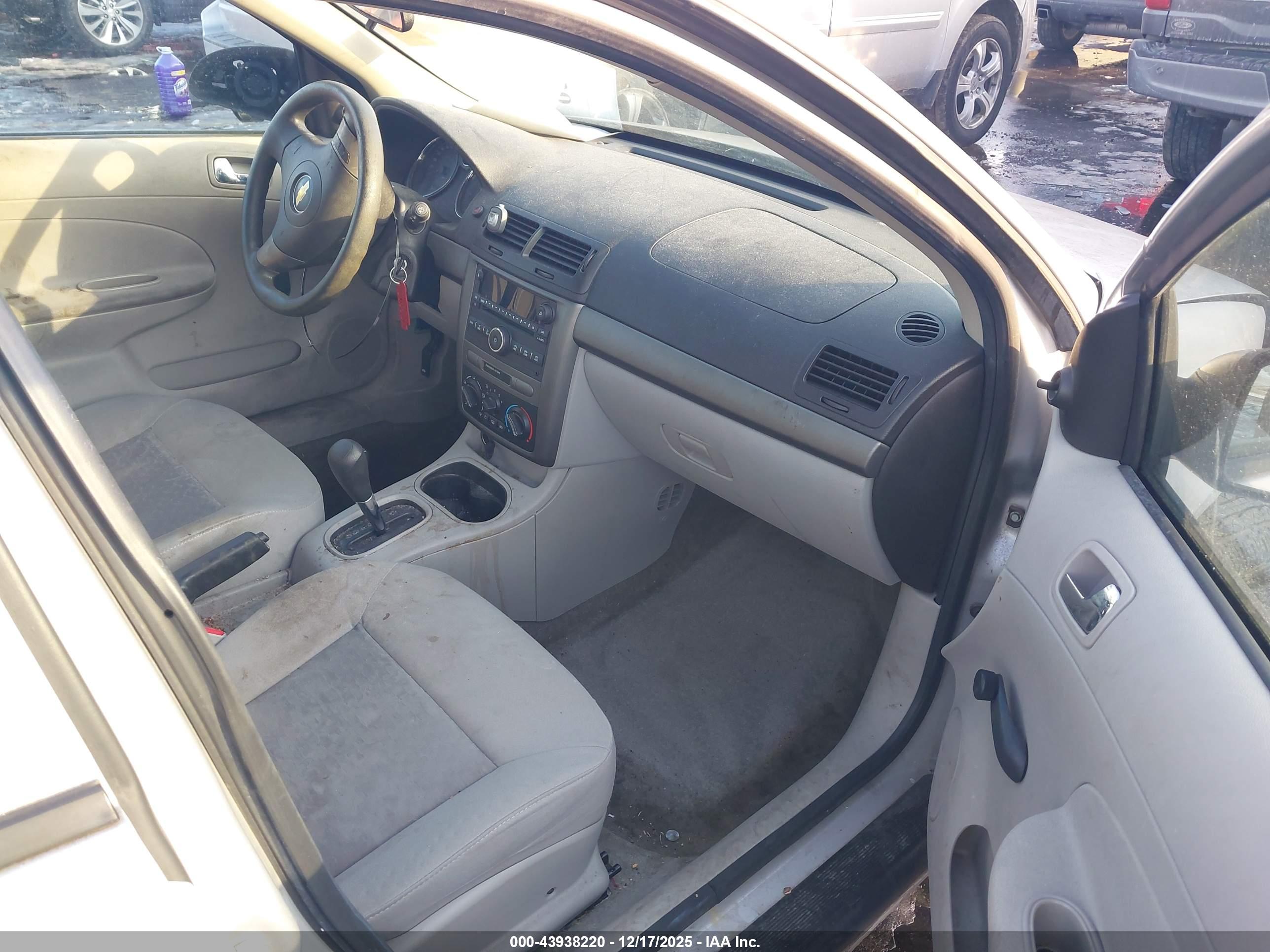 CHEVROLET COBALT image 5