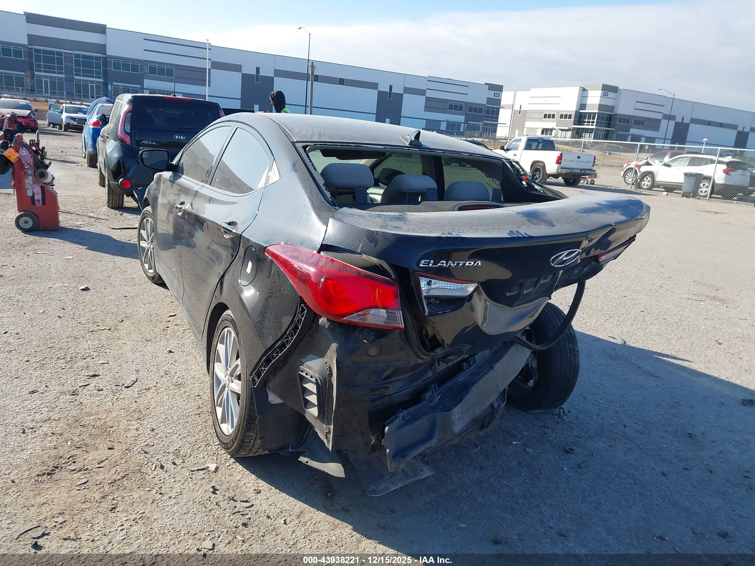 HYUNDAI ELANTRA image 3