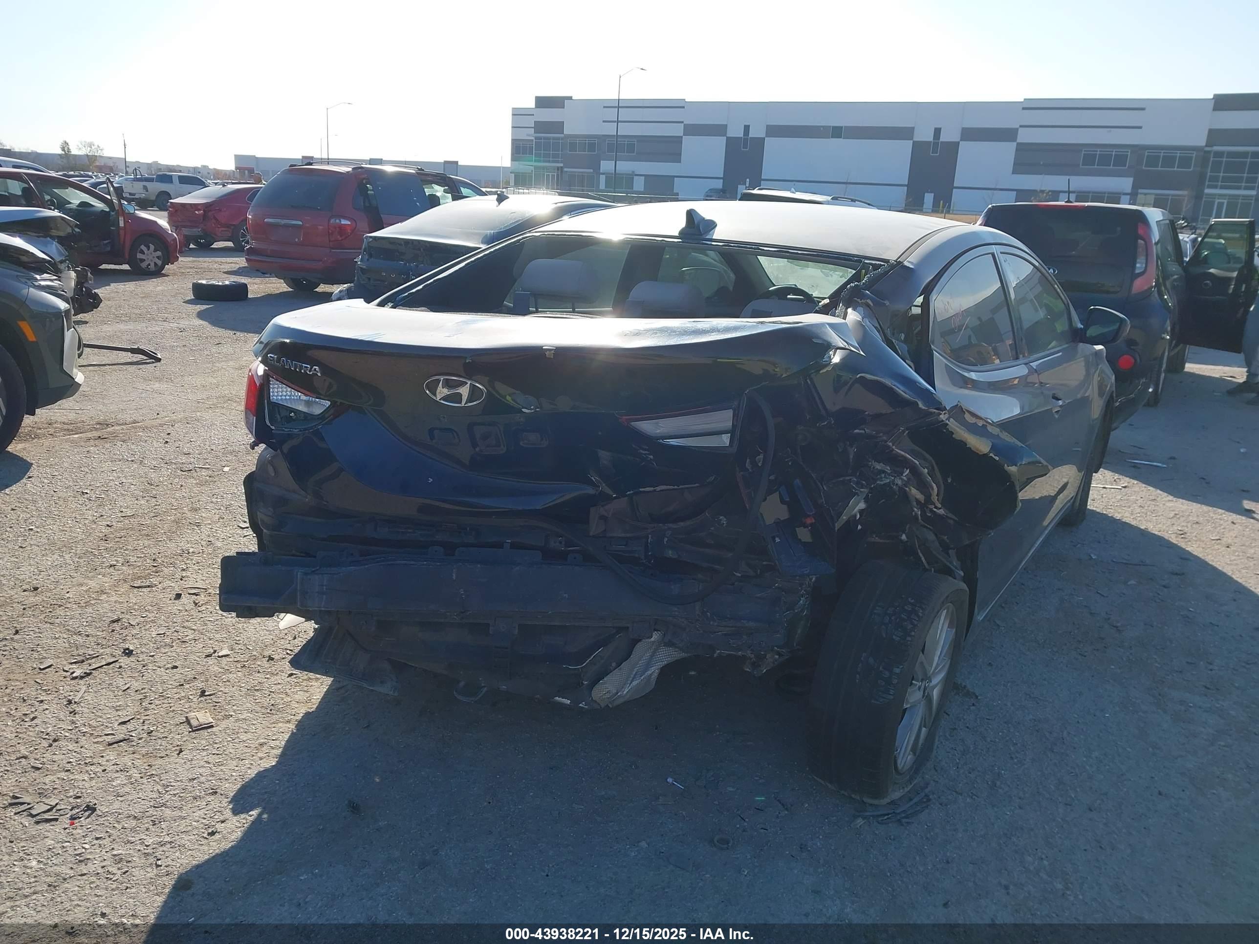 HYUNDAI ELANTRA image 4