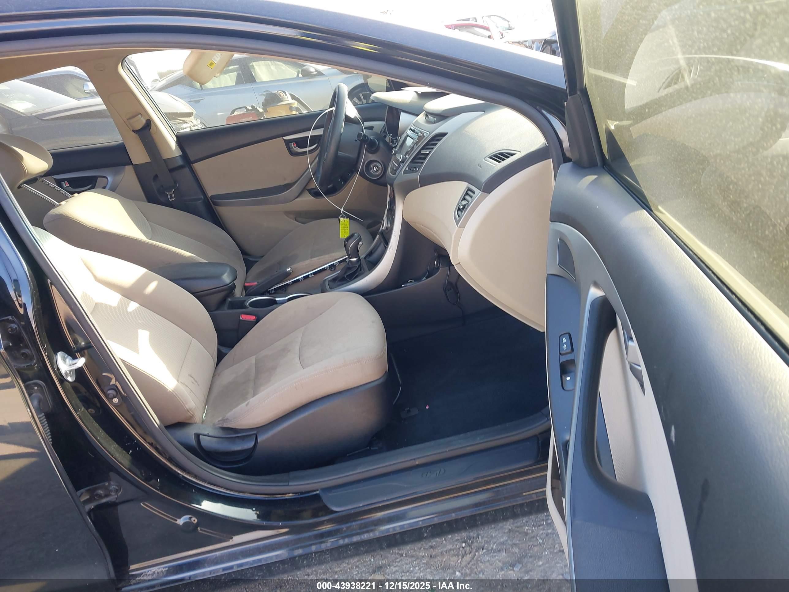 HYUNDAI ELANTRA image 5