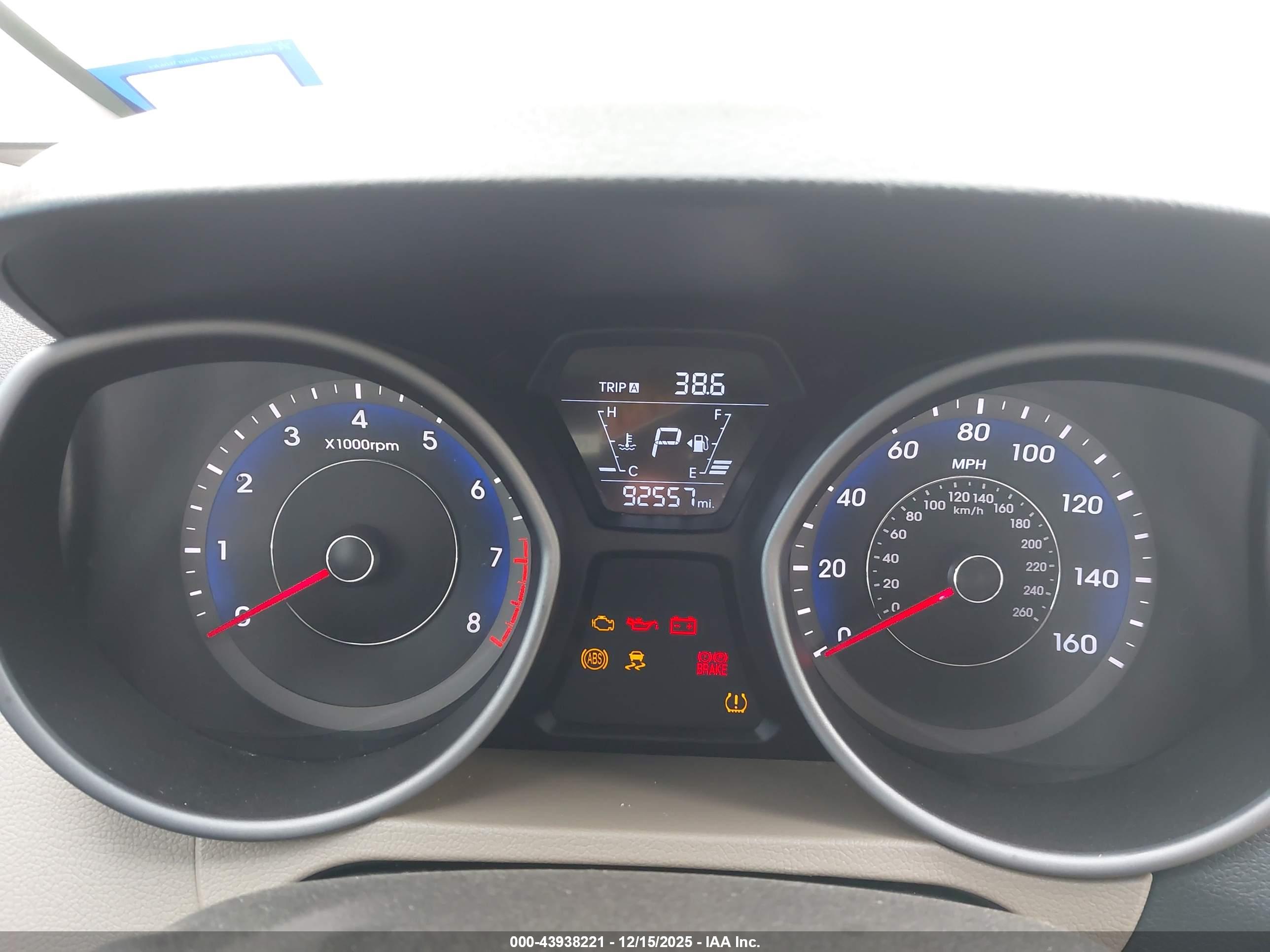 HYUNDAI ELANTRA image 7
