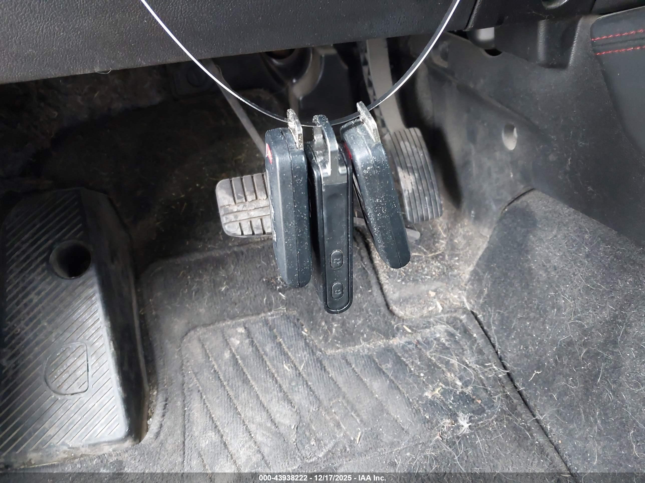 MITSUBISHI OUTLANDER image 11