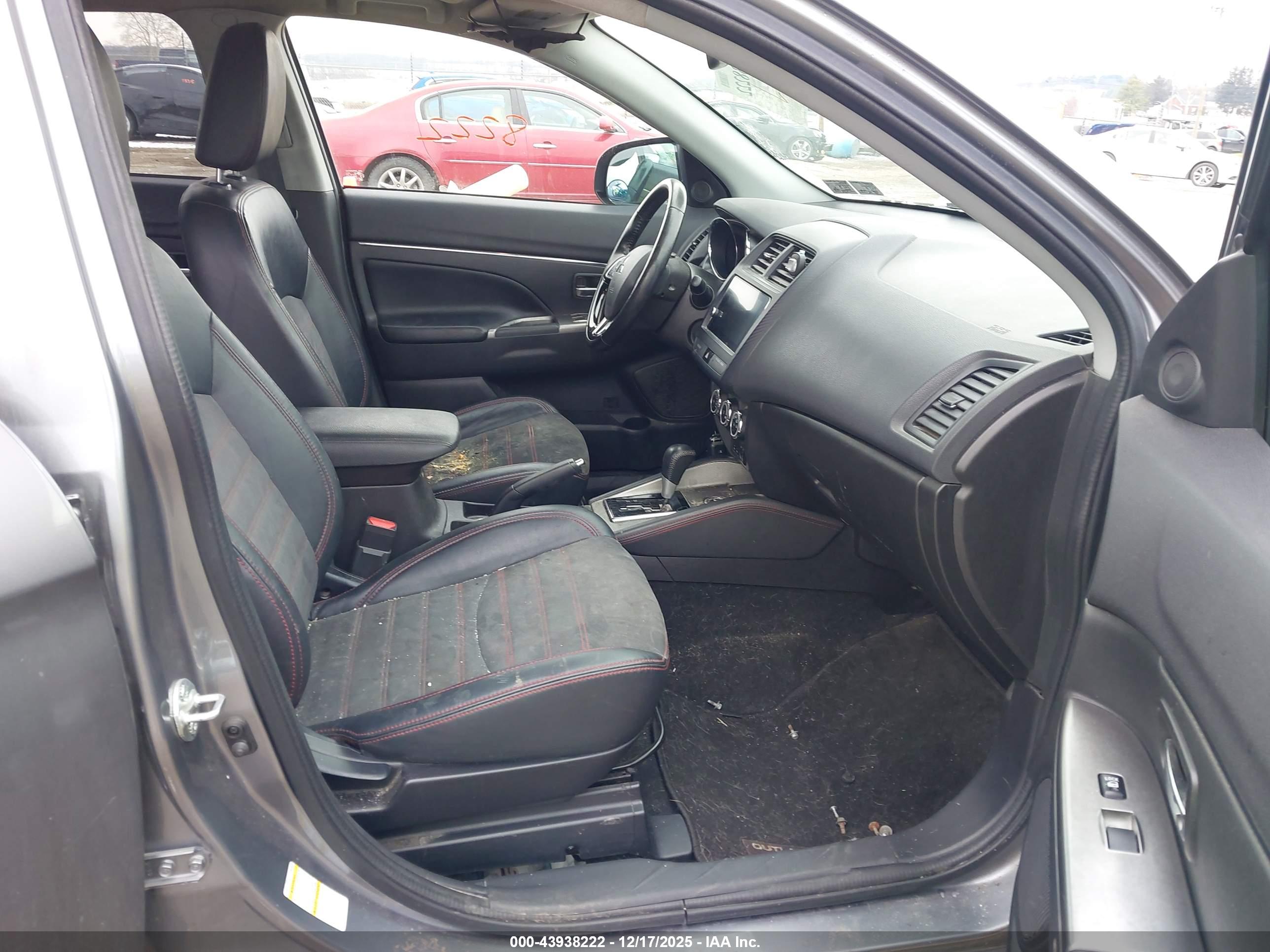 MITSUBISHI OUTLANDER image 5