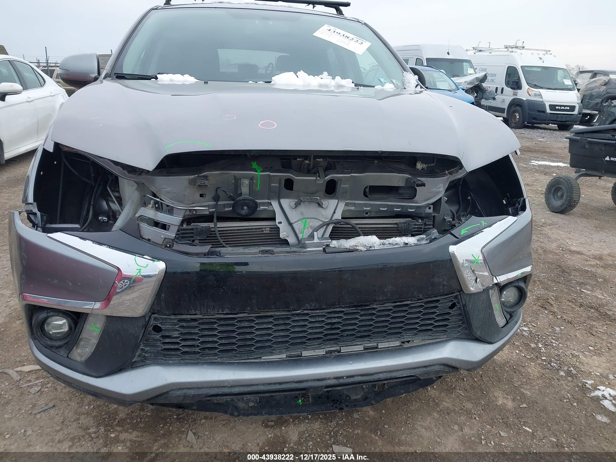 MITSUBISHI OUTLANDER image 6