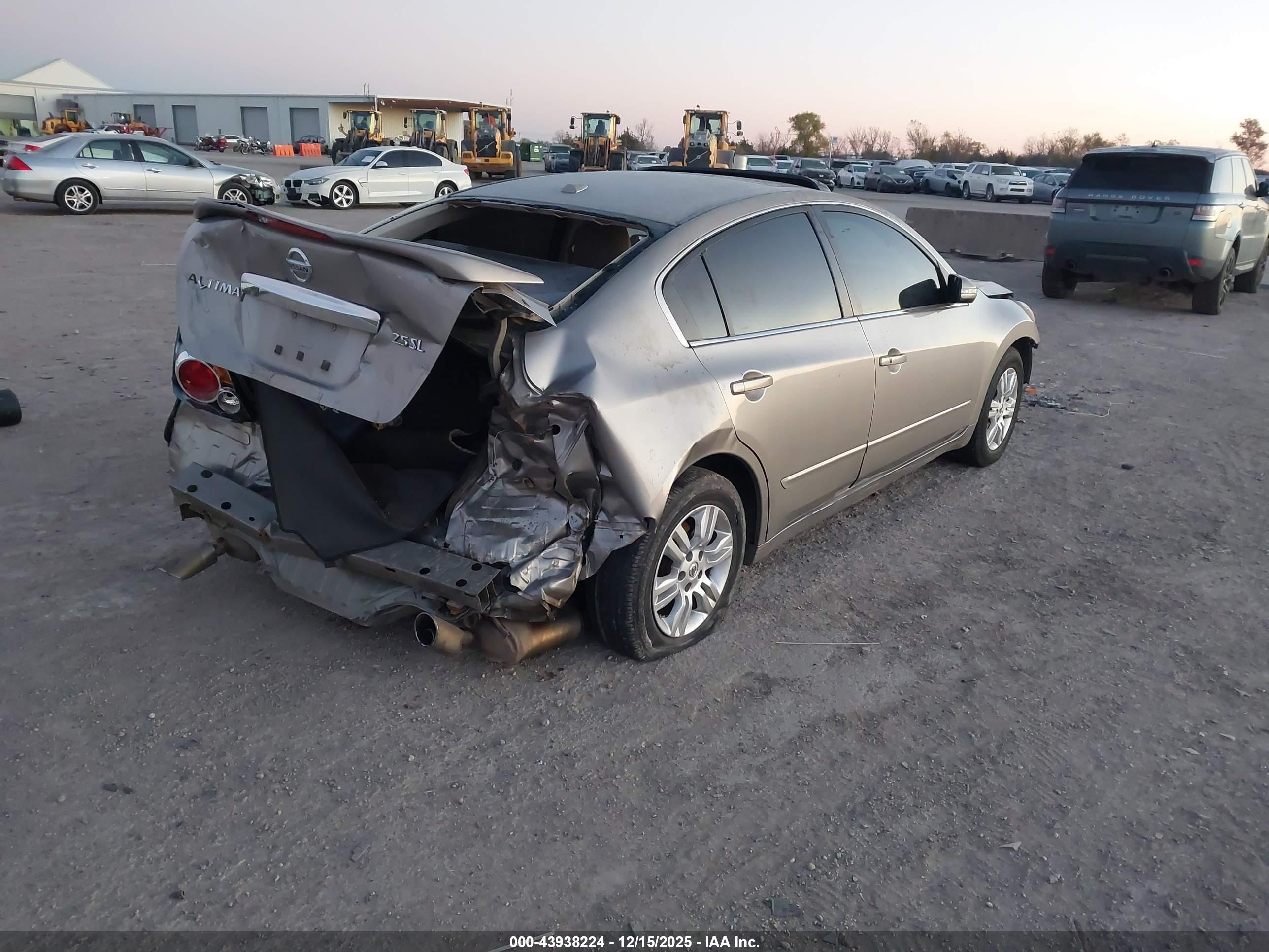 NISSAN ALTIMA image 4