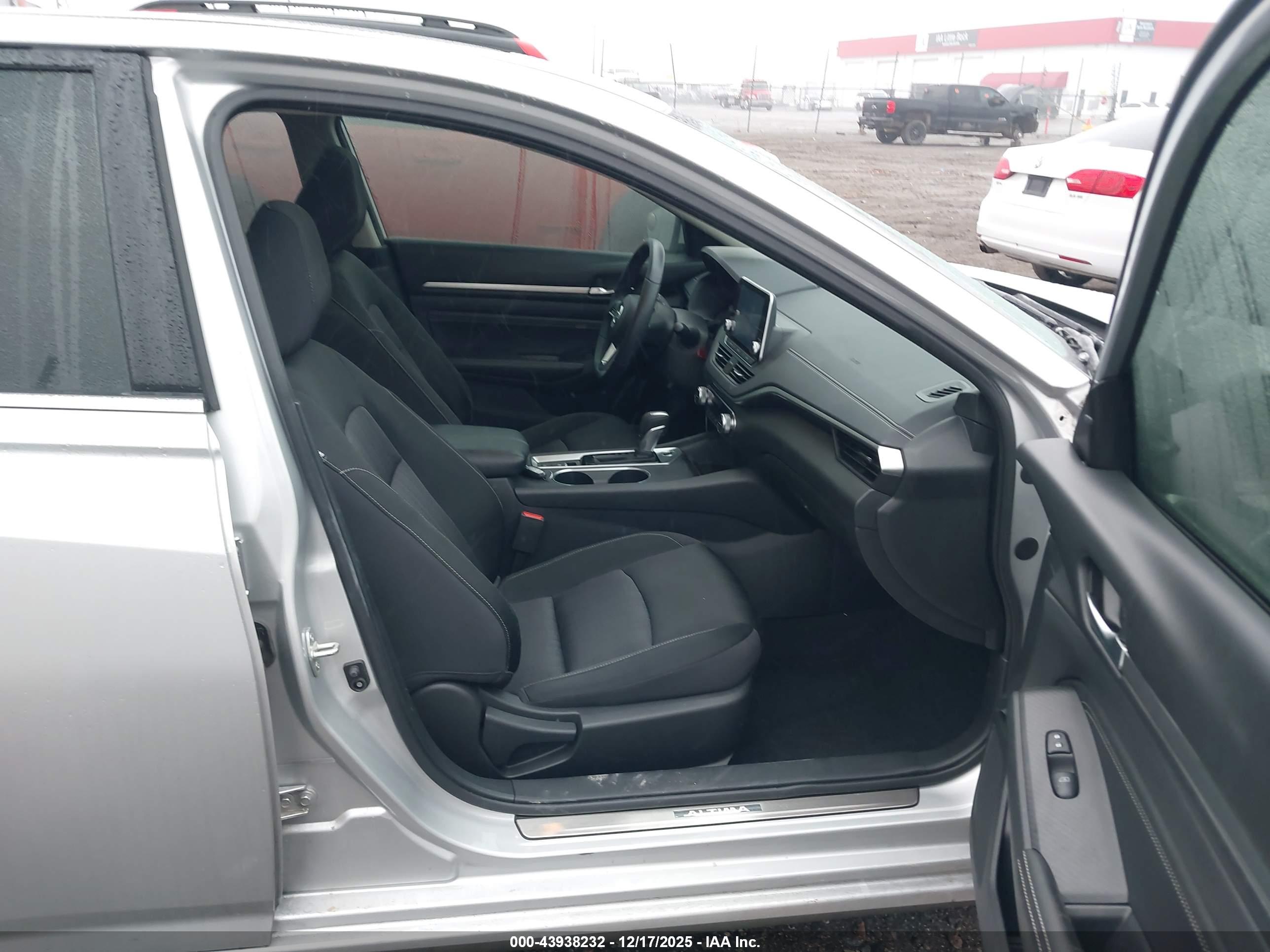 NISSAN ALTIMA image 5