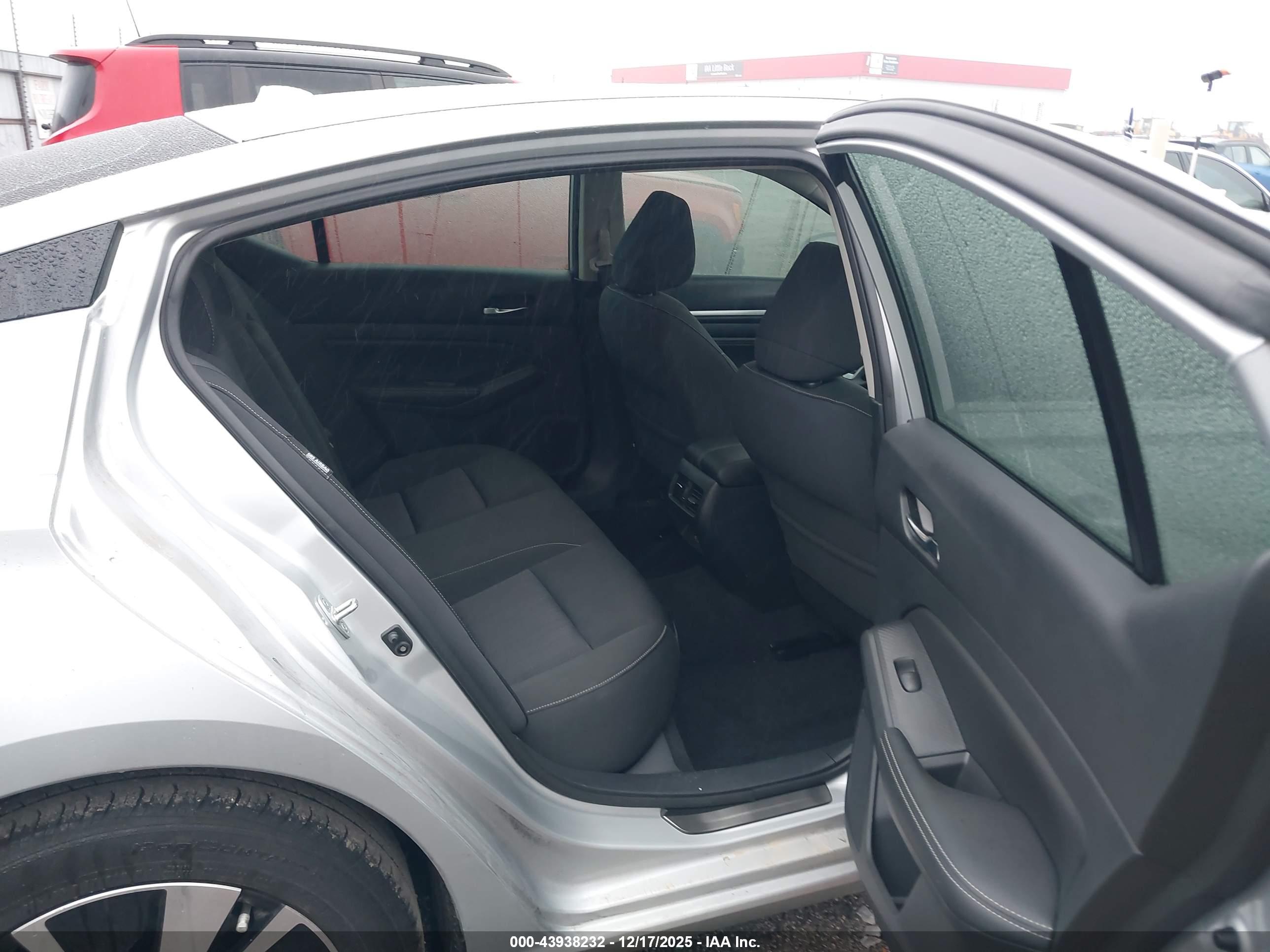 NISSAN ALTIMA image 8