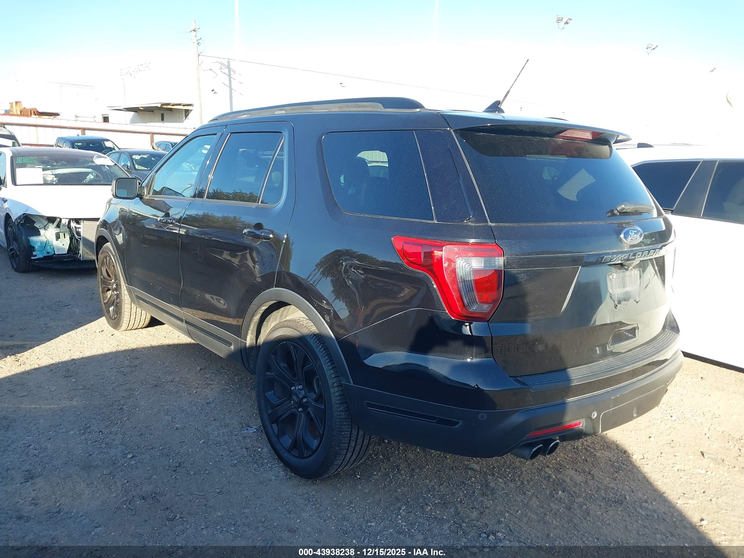 FORD EXPLORER image 3